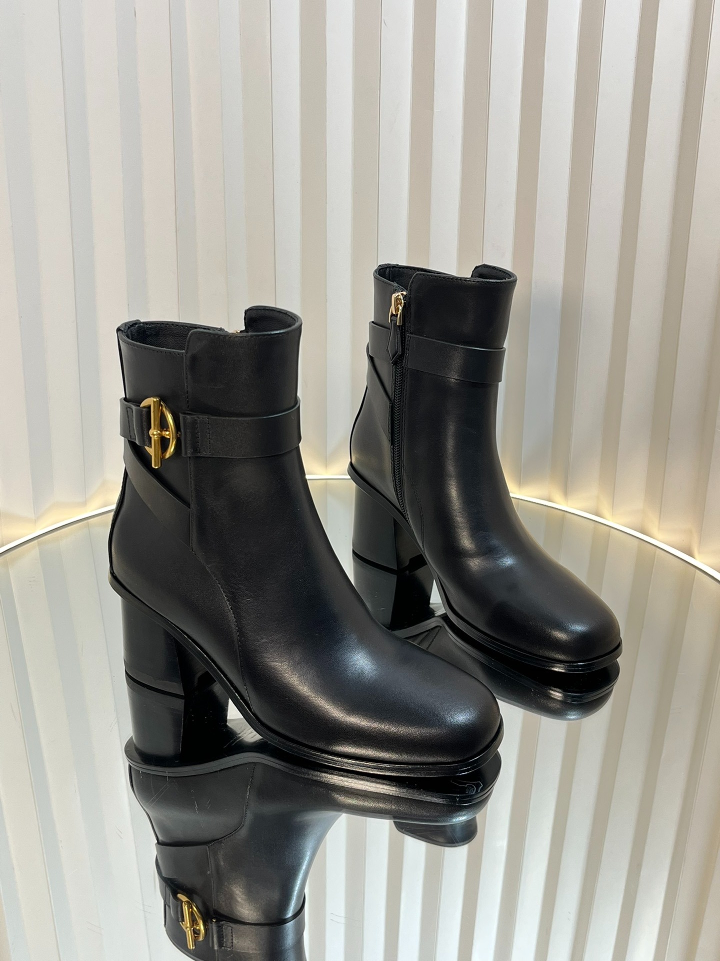 에*메스 가죽 앵클 부츠