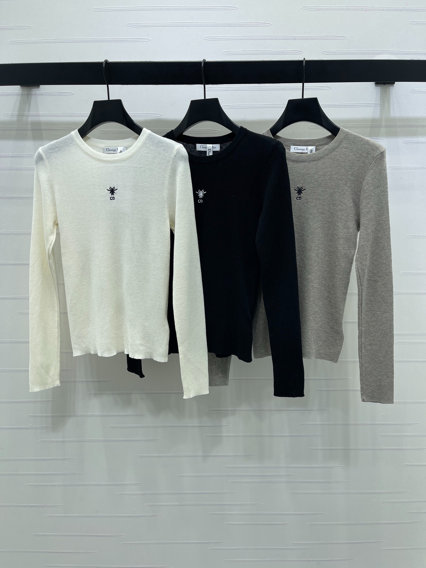 디* 25년 신상 자수 니트 긴팔