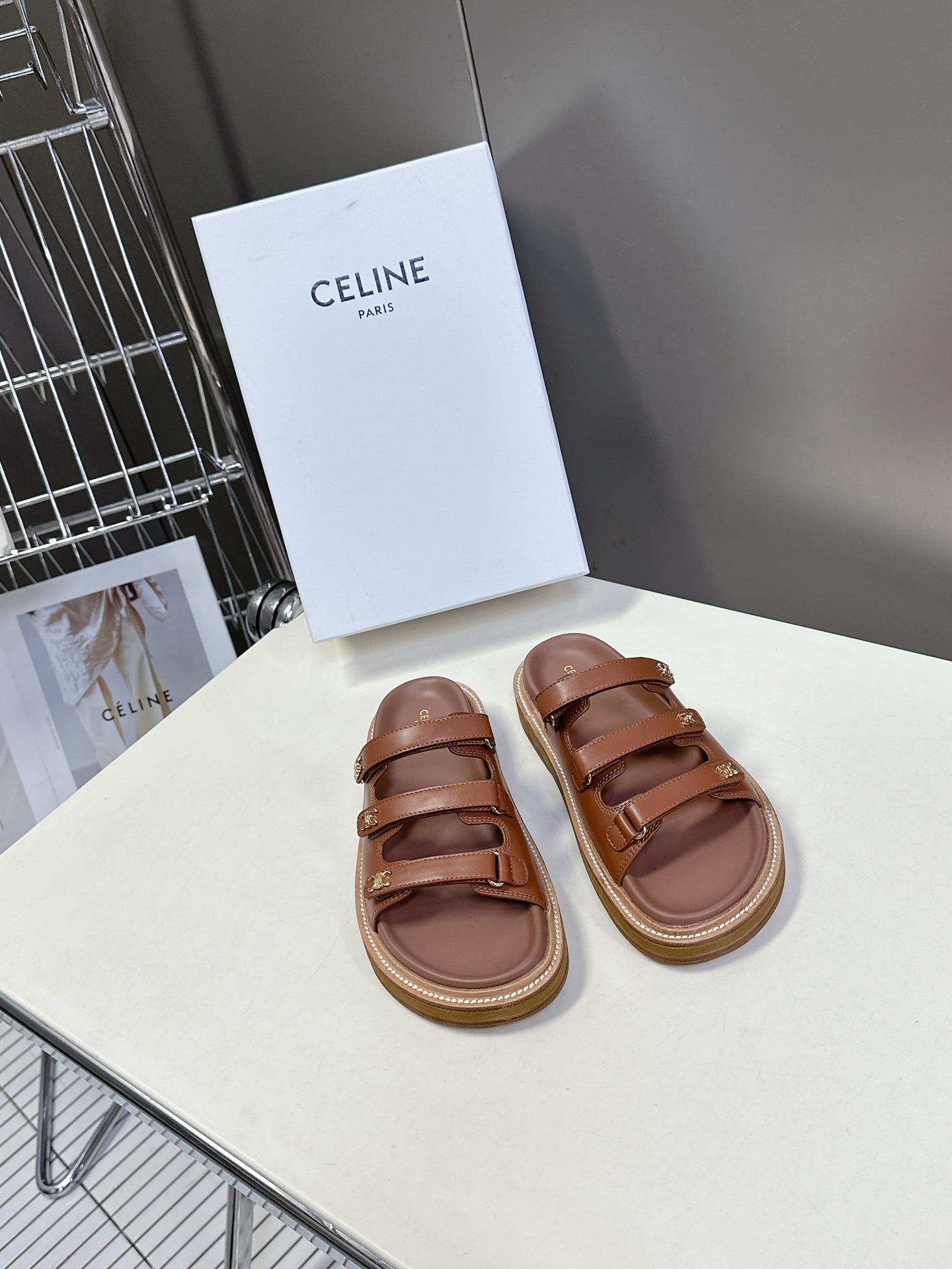 셀린느 신상품 빈티지 로마 슬리퍼