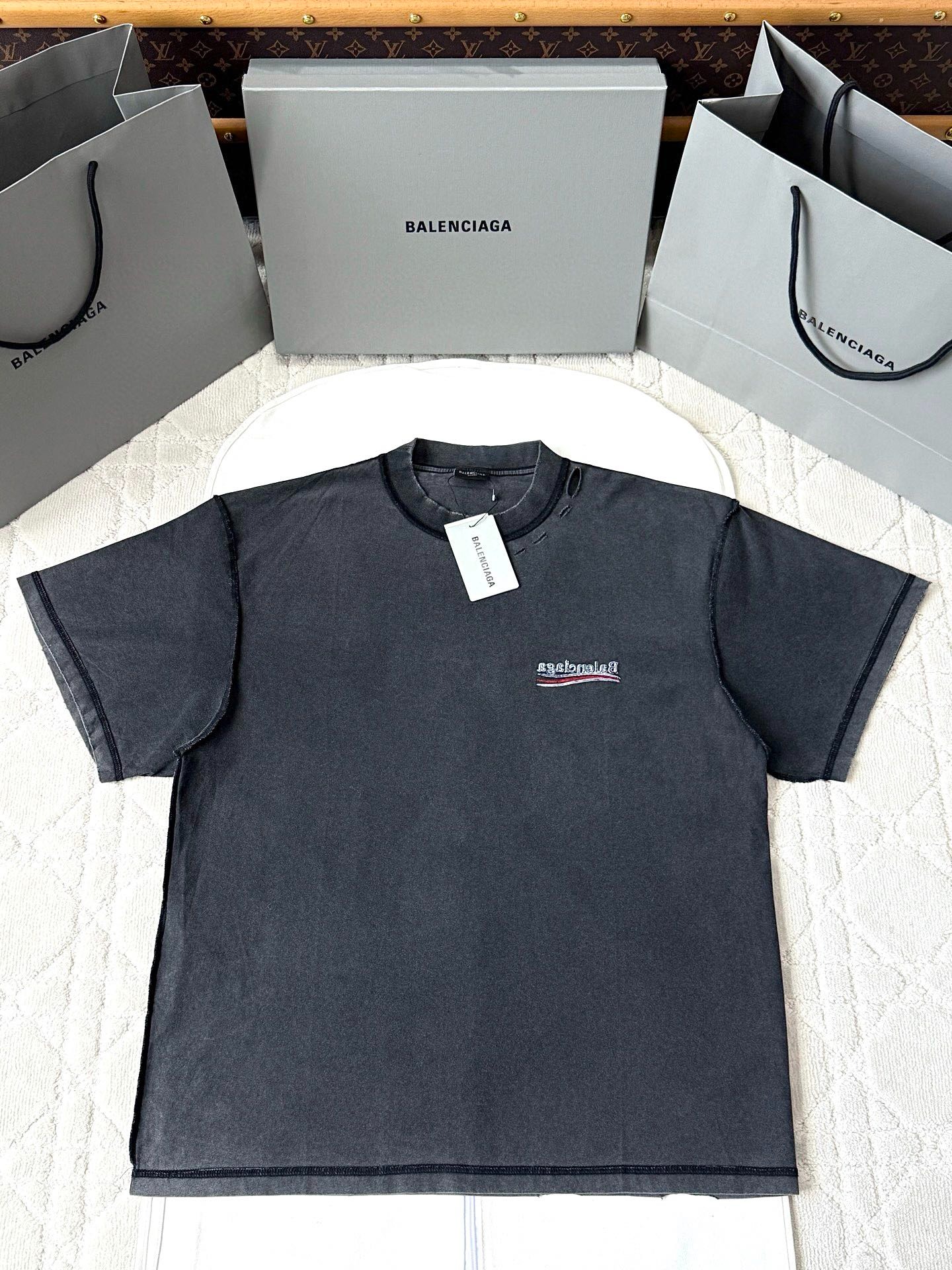 발*시아가 25SS 자수 구제 티셔츠