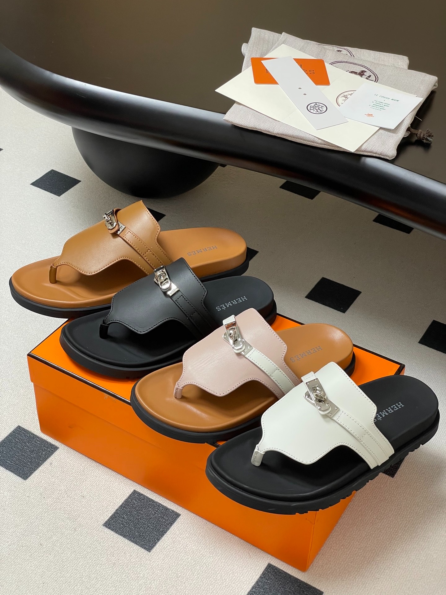 에*메스 엠파이어 슬리퍼 커플 슬립온