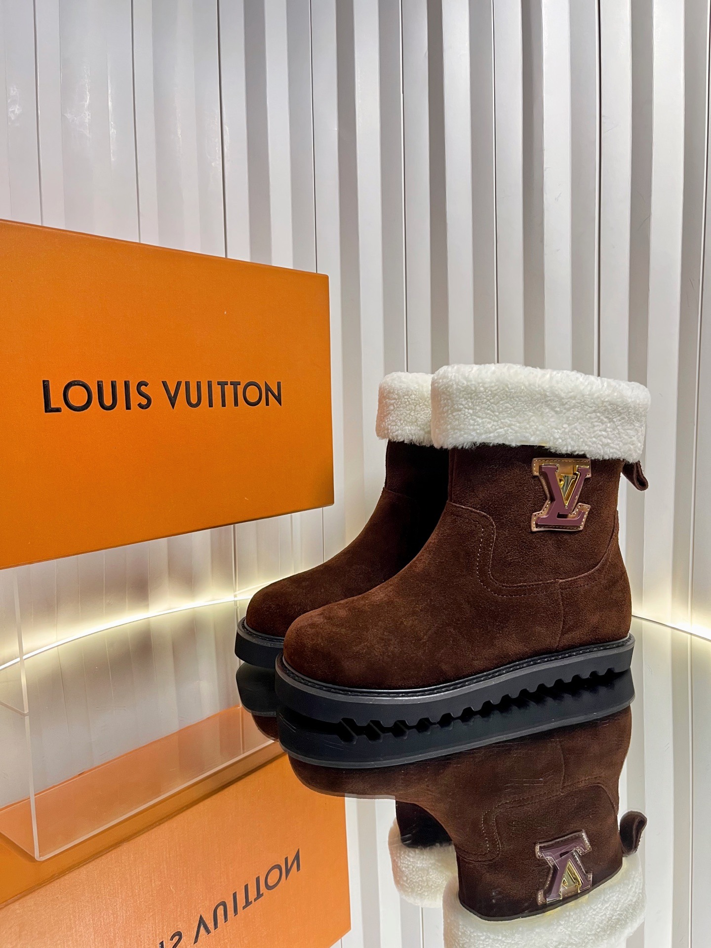 루*비통 신상 양털 앵클부츠