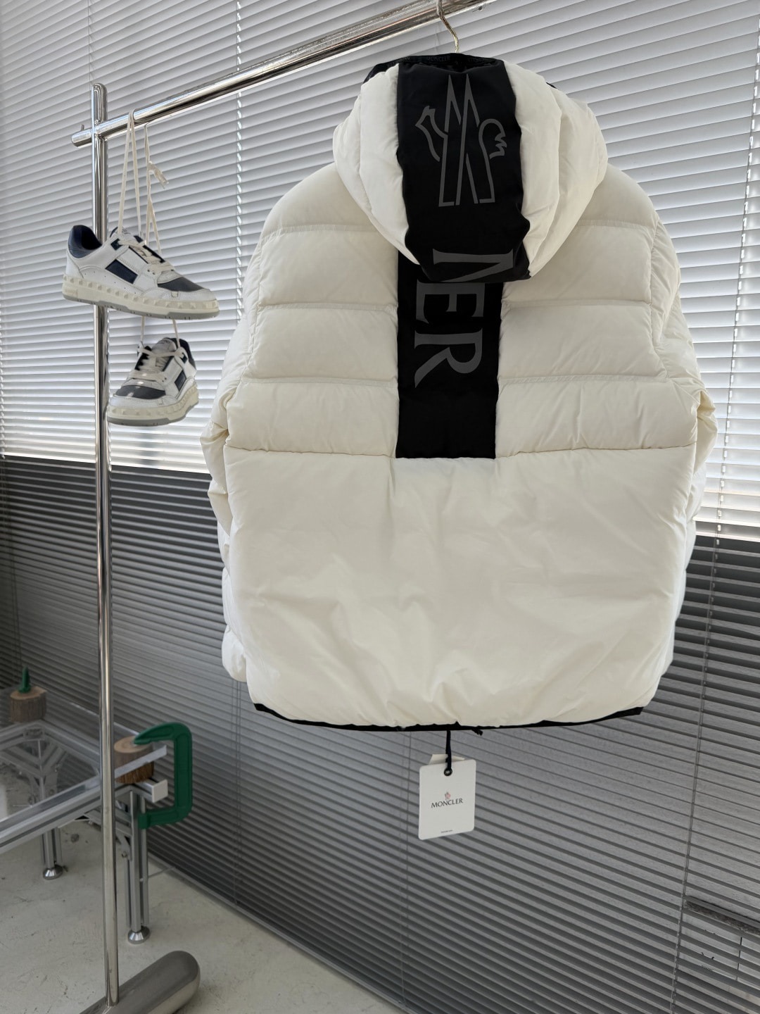 몽*레르 가르디 후드 쇼트 다운 재킷