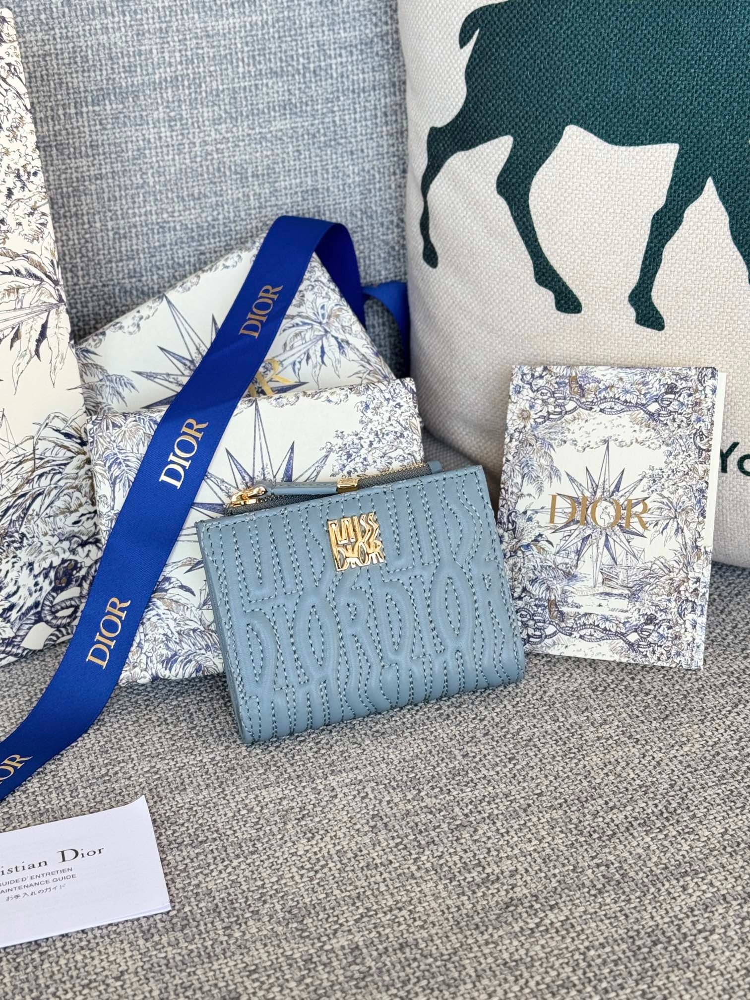 디* Freesia 반지갑