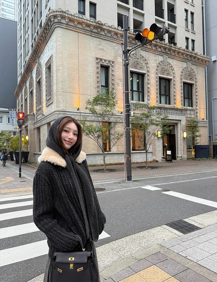 루*비통 26ss 신상 터틀넥 울 니트 코트