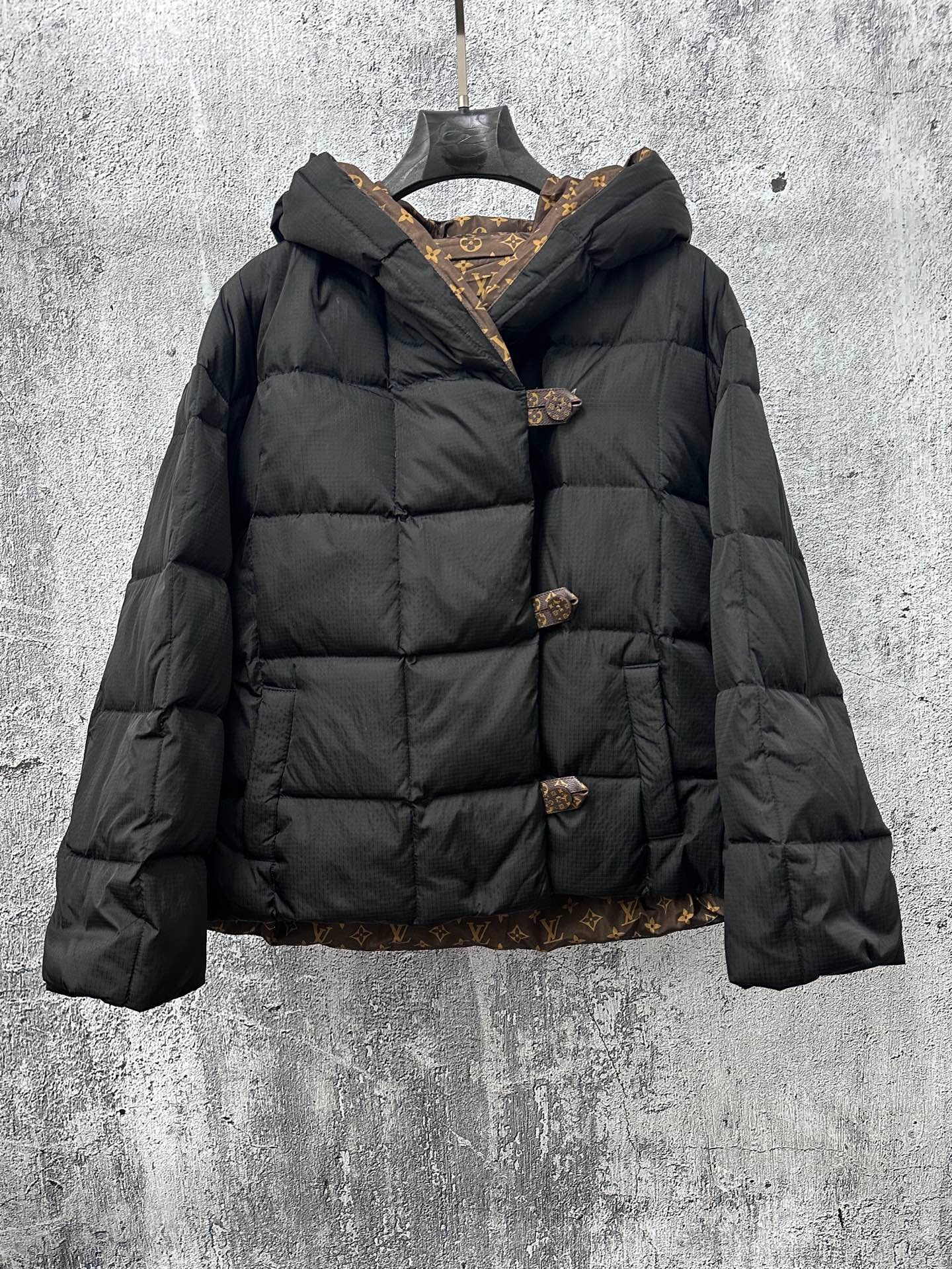 루*비통 슬리브드 필로우 푸퍼 재킷