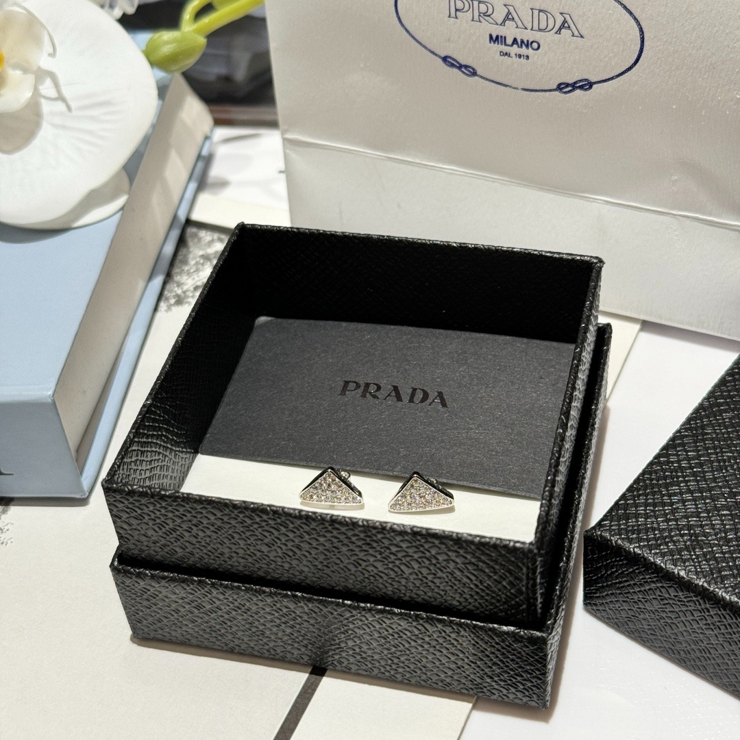 프*다 신상 삼각 올 큐빅 귀걸이