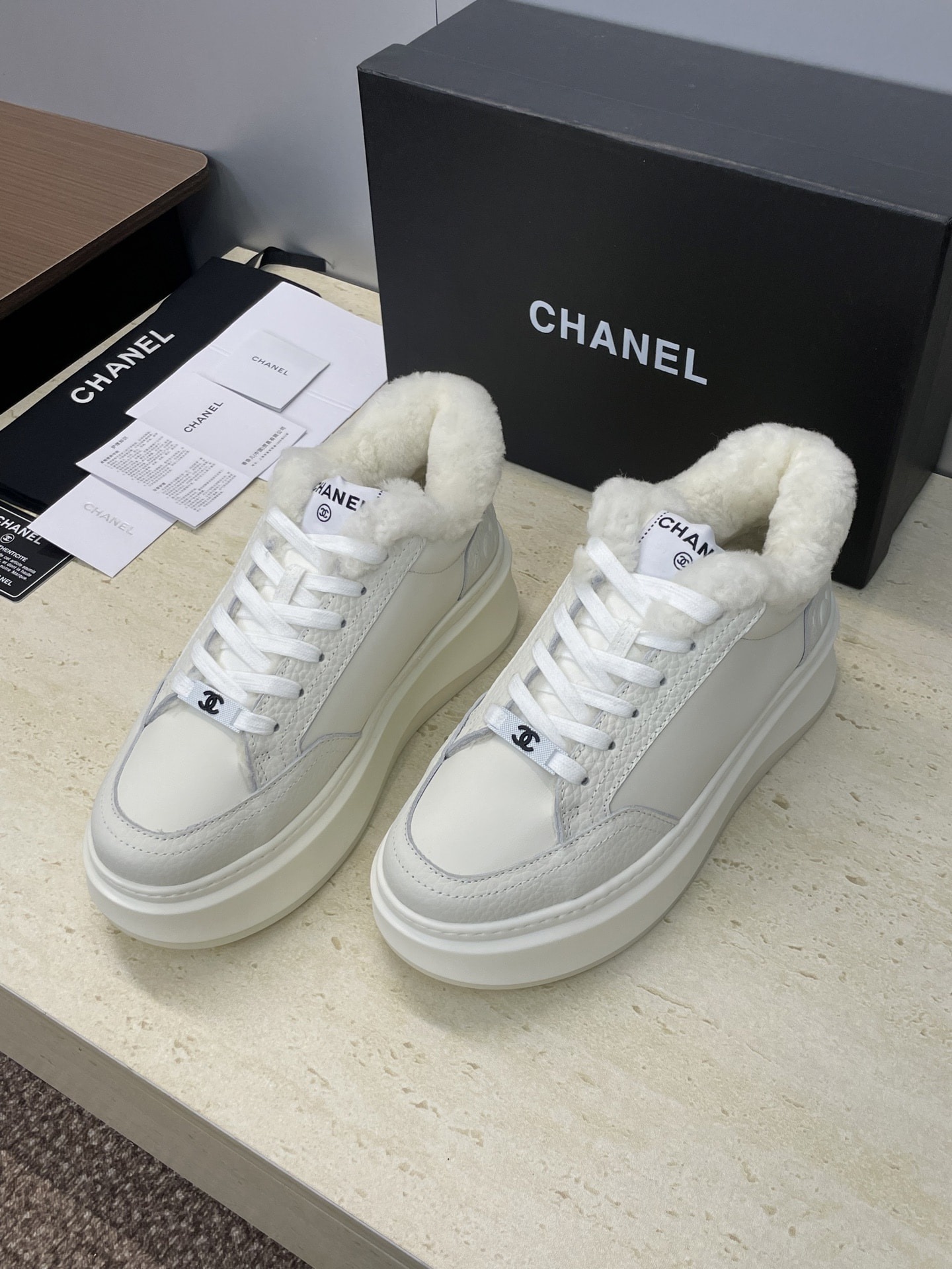 샤* 신상 퍼 통굽 스니커즈