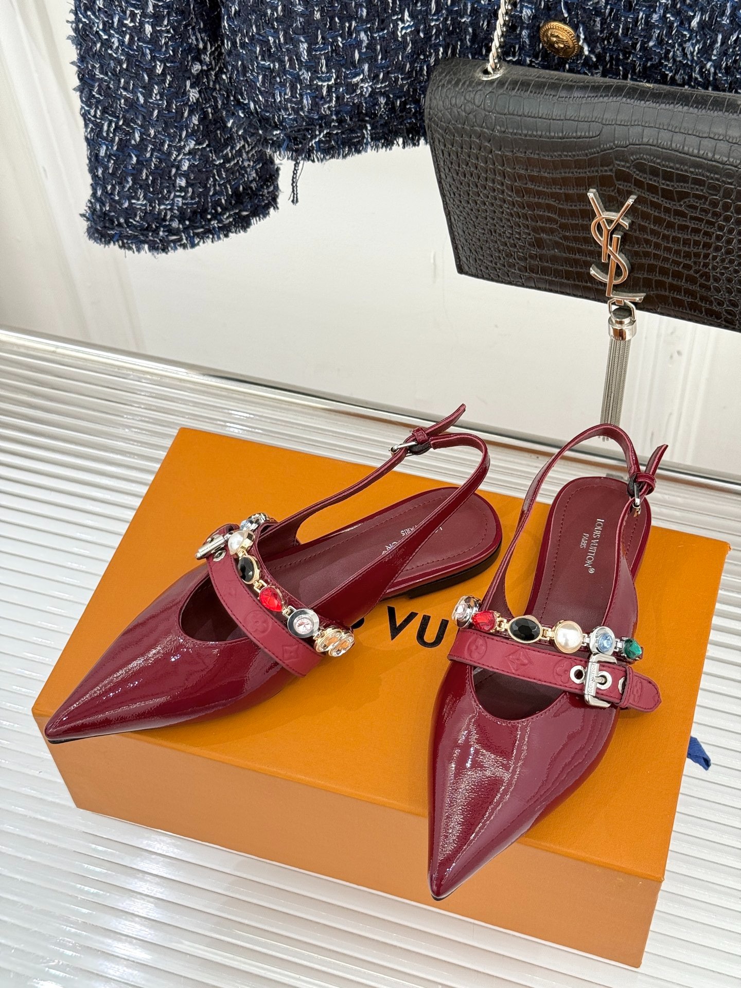 루*비통 신상 체인 스틸레토 샌들