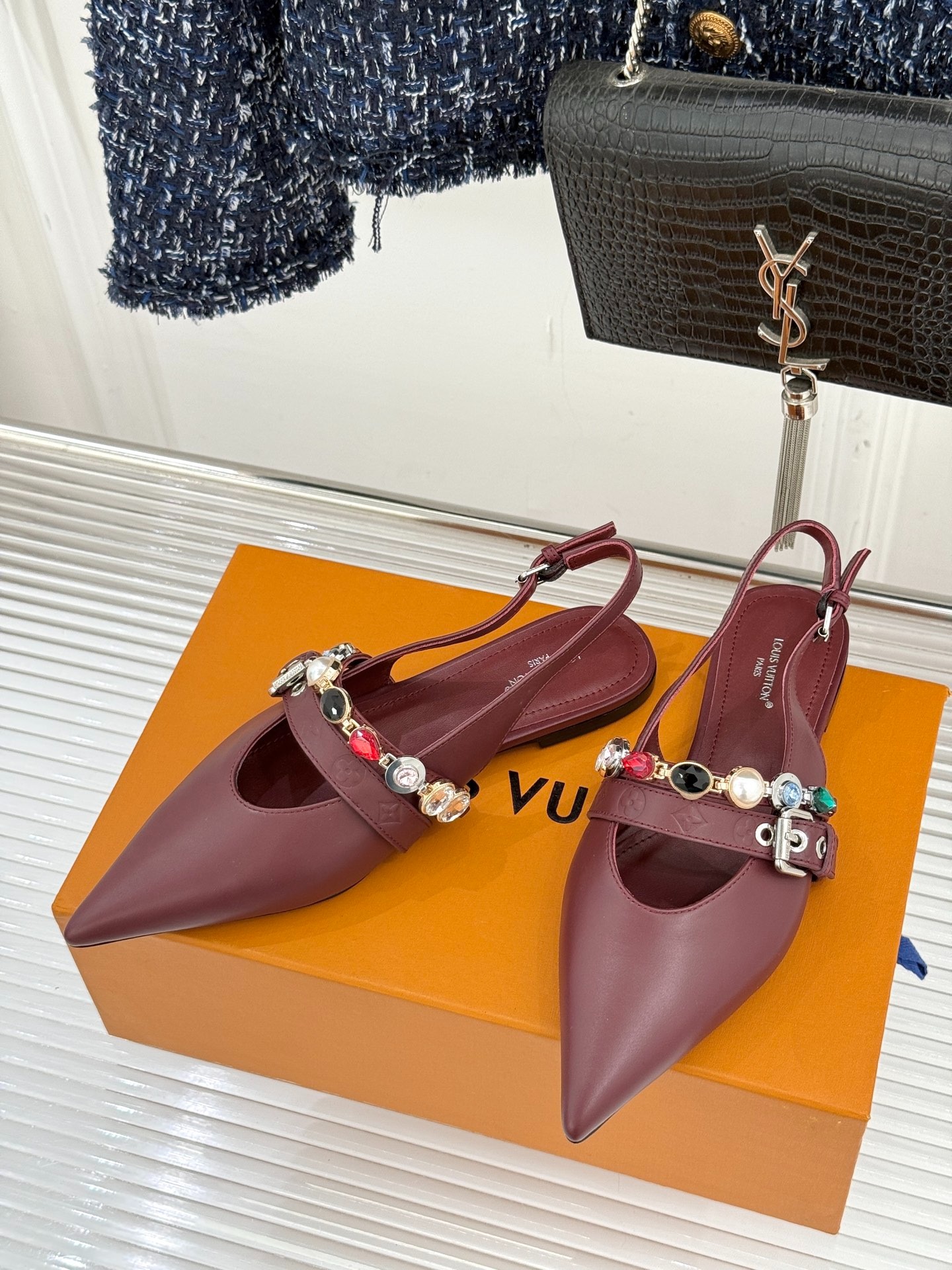 루*비통 신상 체인 스틸레토 샌들