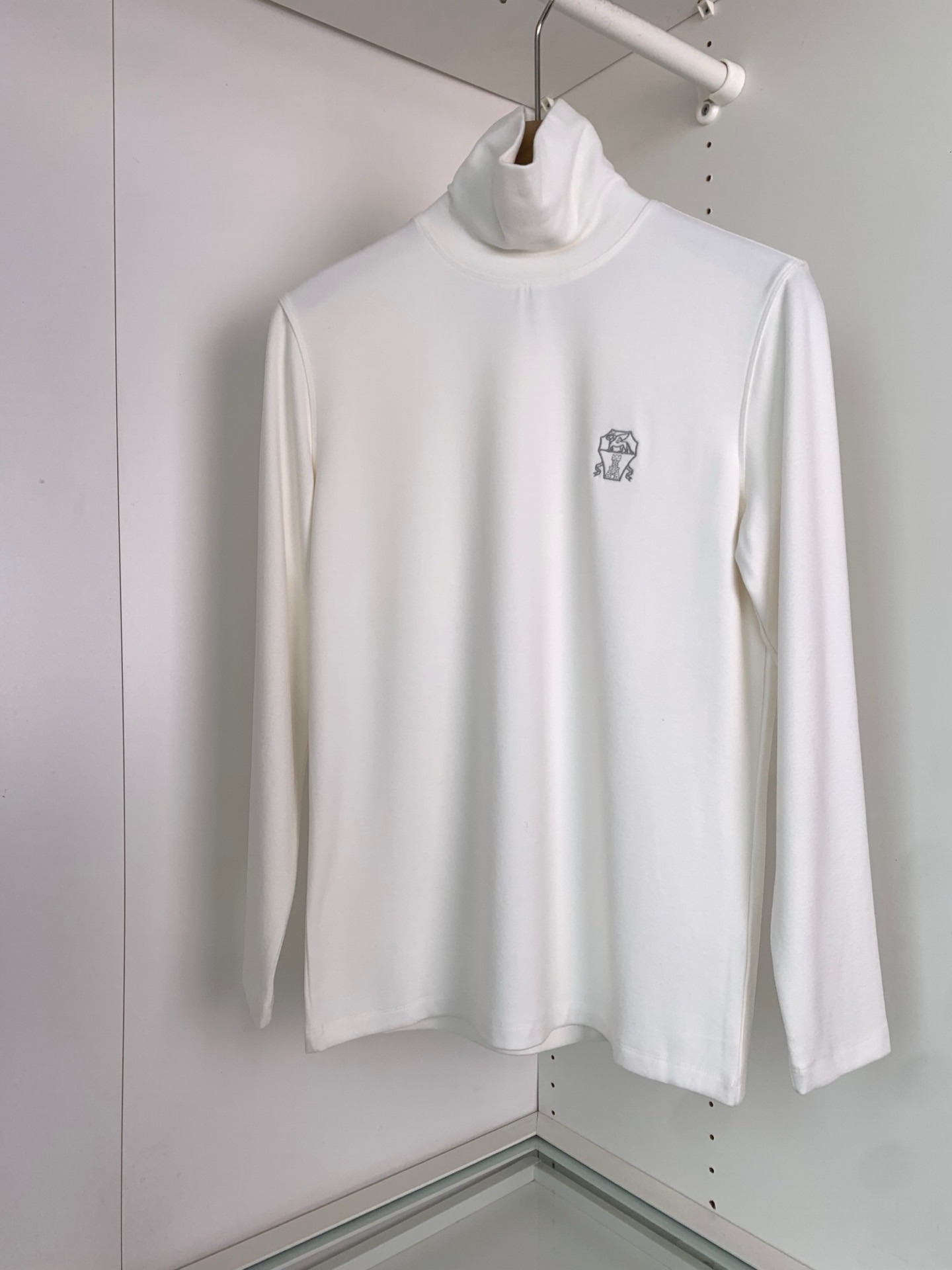 브*넬로쿠치넬리 앙고라 폴라 탑