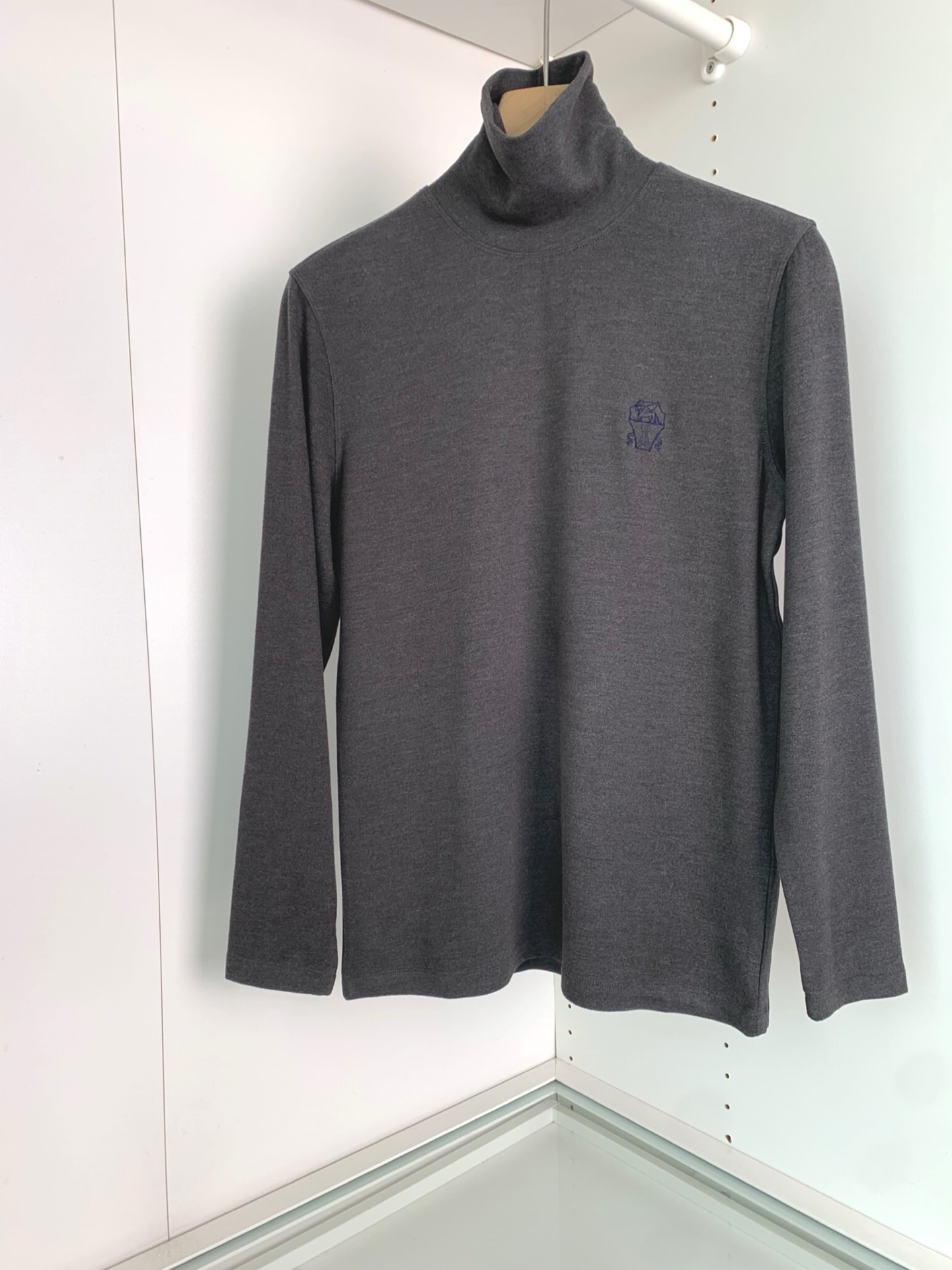 브*넬로쿠치넬리 앙고라 폴라 탑