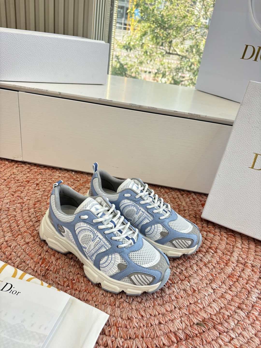 디* 신상 스니커즈