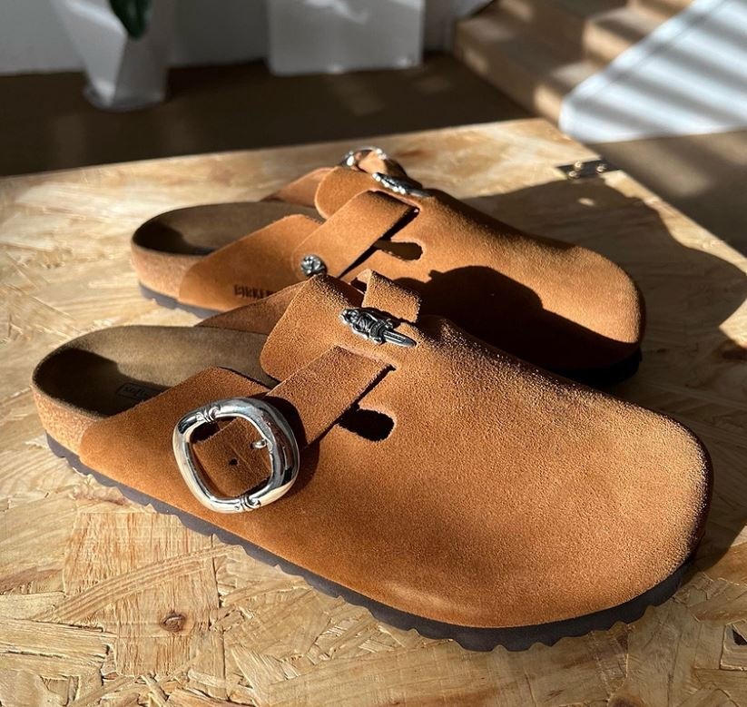 크롬하츠 크로스 엠벨리시드 버켄스탁 스웨이드 뮬 