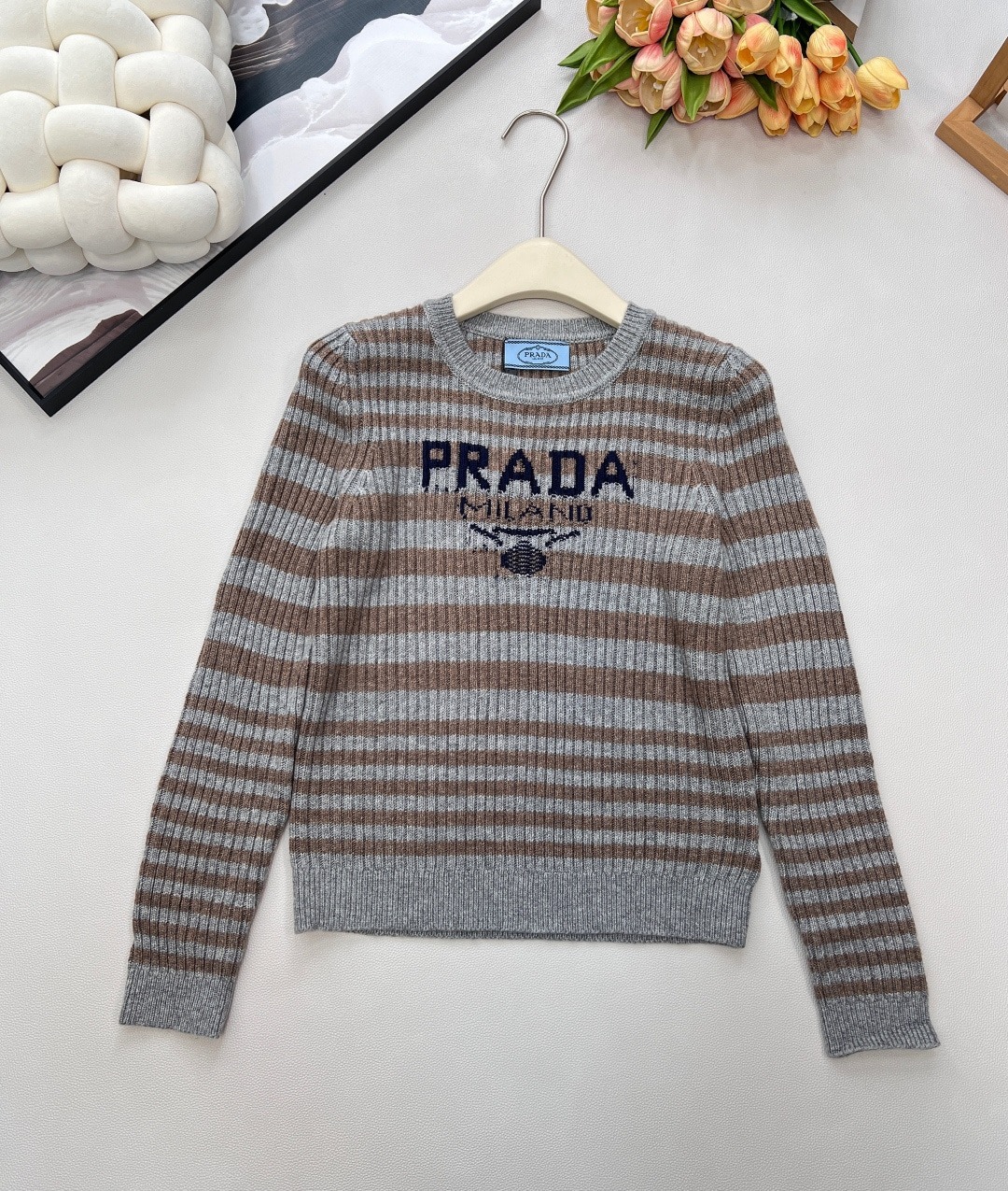 프*다 신상 자가드 긴팔 니트