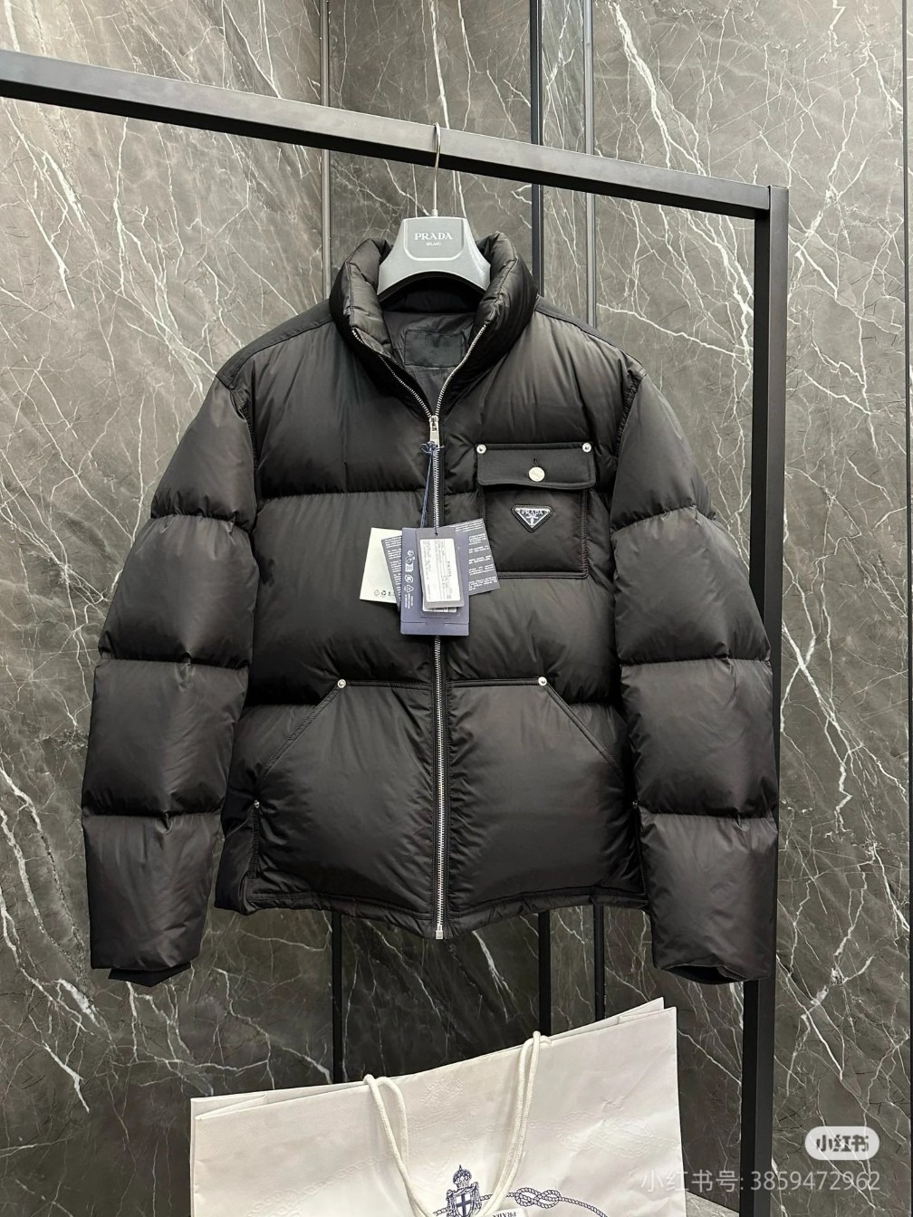 프라다 25F/W 삼각로고 다운 자켓 패딩