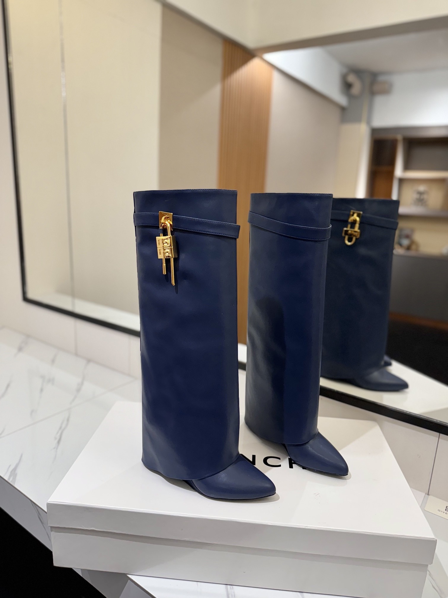 지*시 신상 샤크 락 부츠