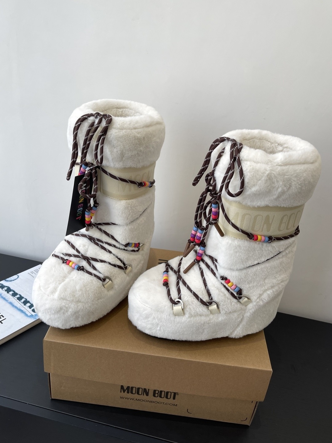 몽*레르 문부츠 아이콘 로우 페이크 퍼 비즈 부츠