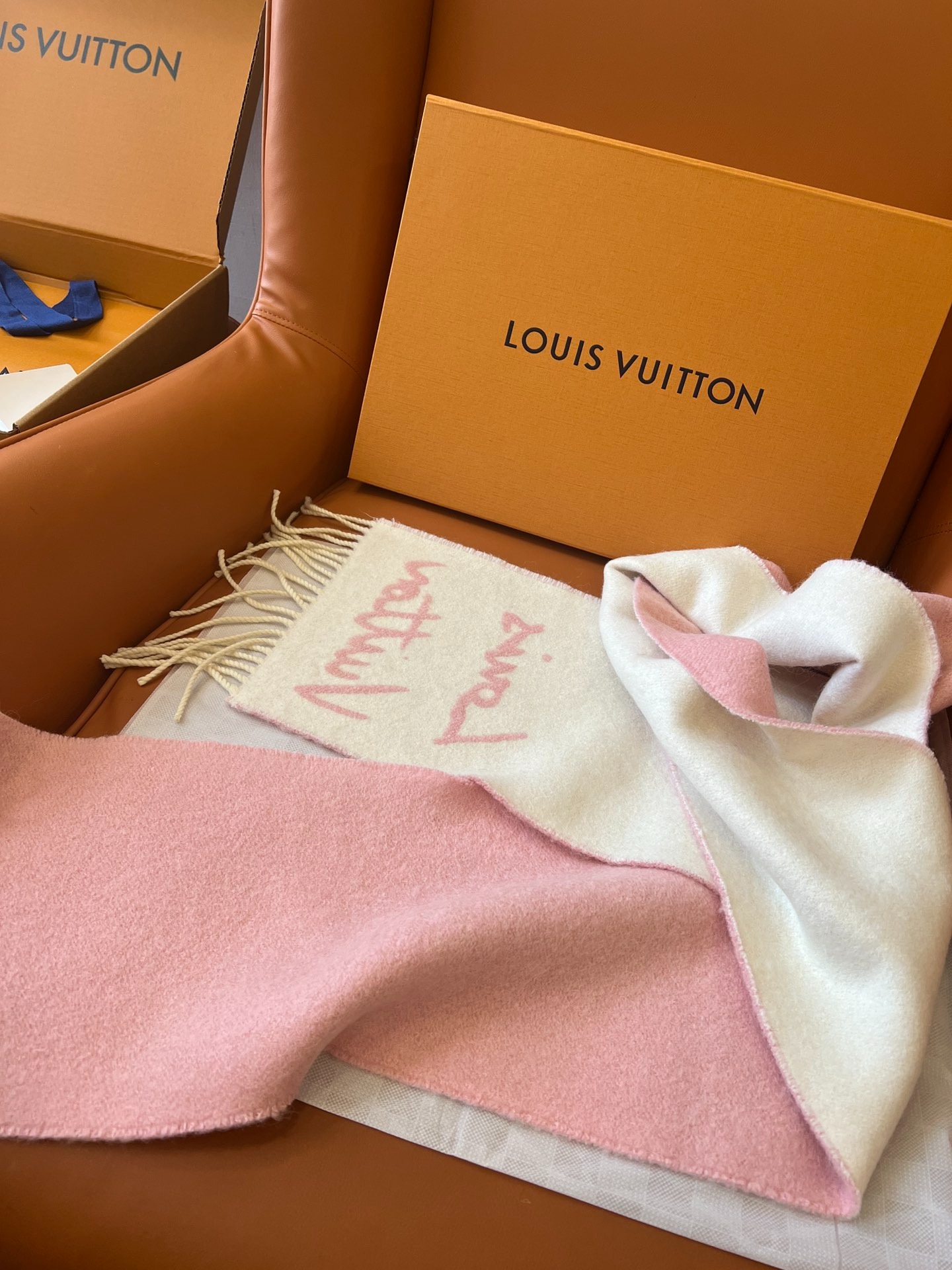 루*비통 겨울 신상 앙고라 머플러