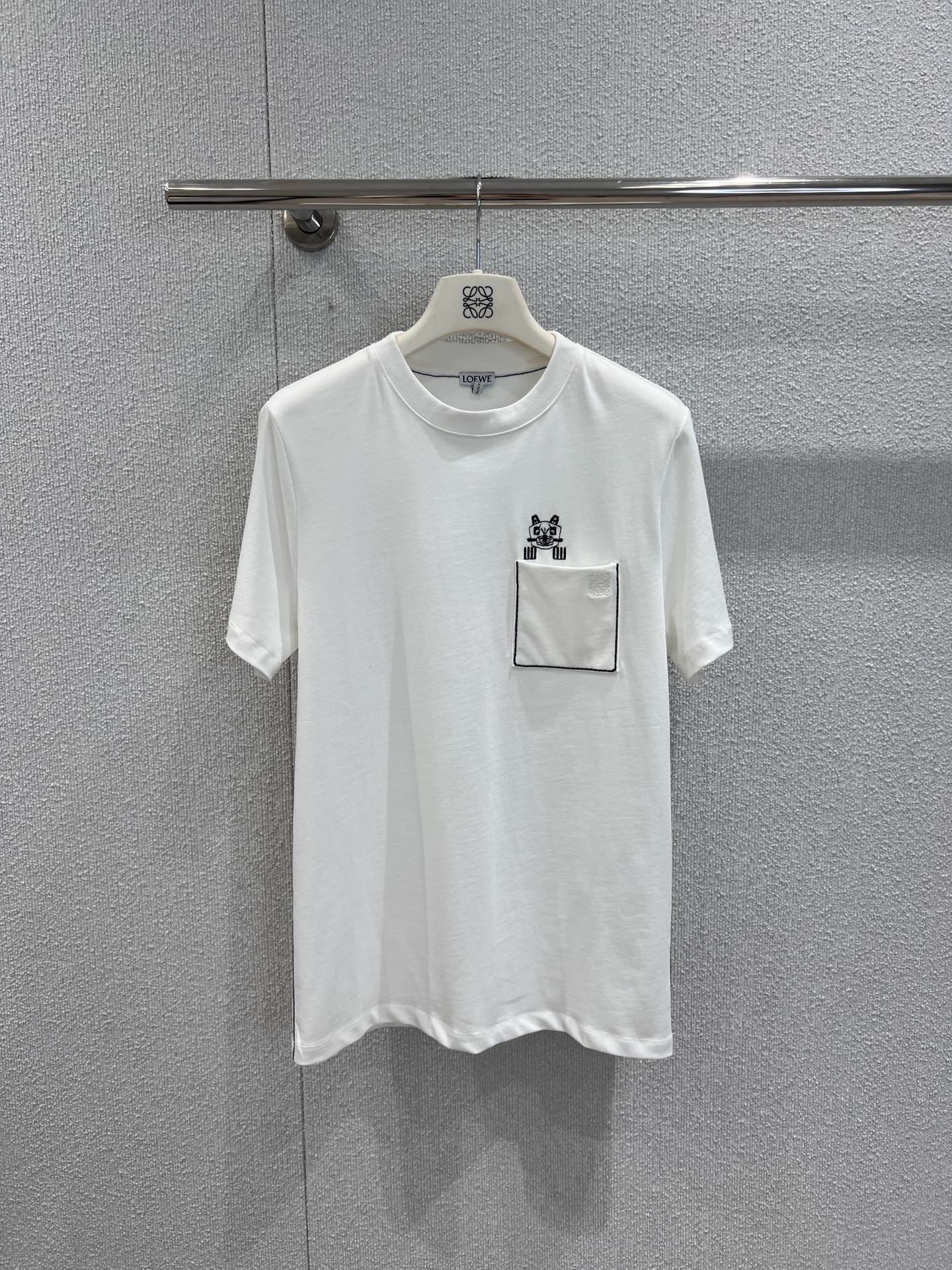 로*베 콜라보레이션 신상 반팔티