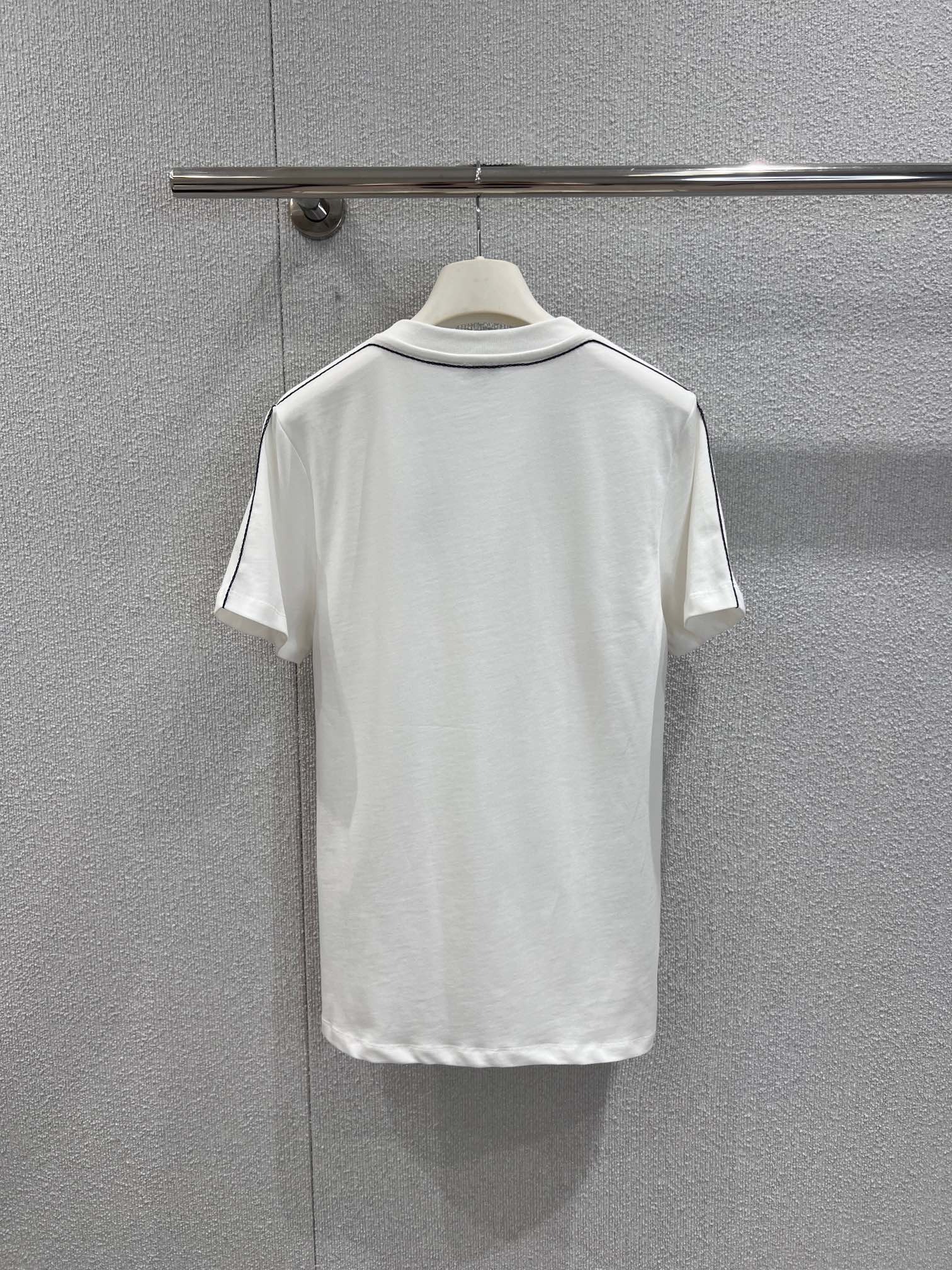 로*베 콜라보레이션 신상 반팔티