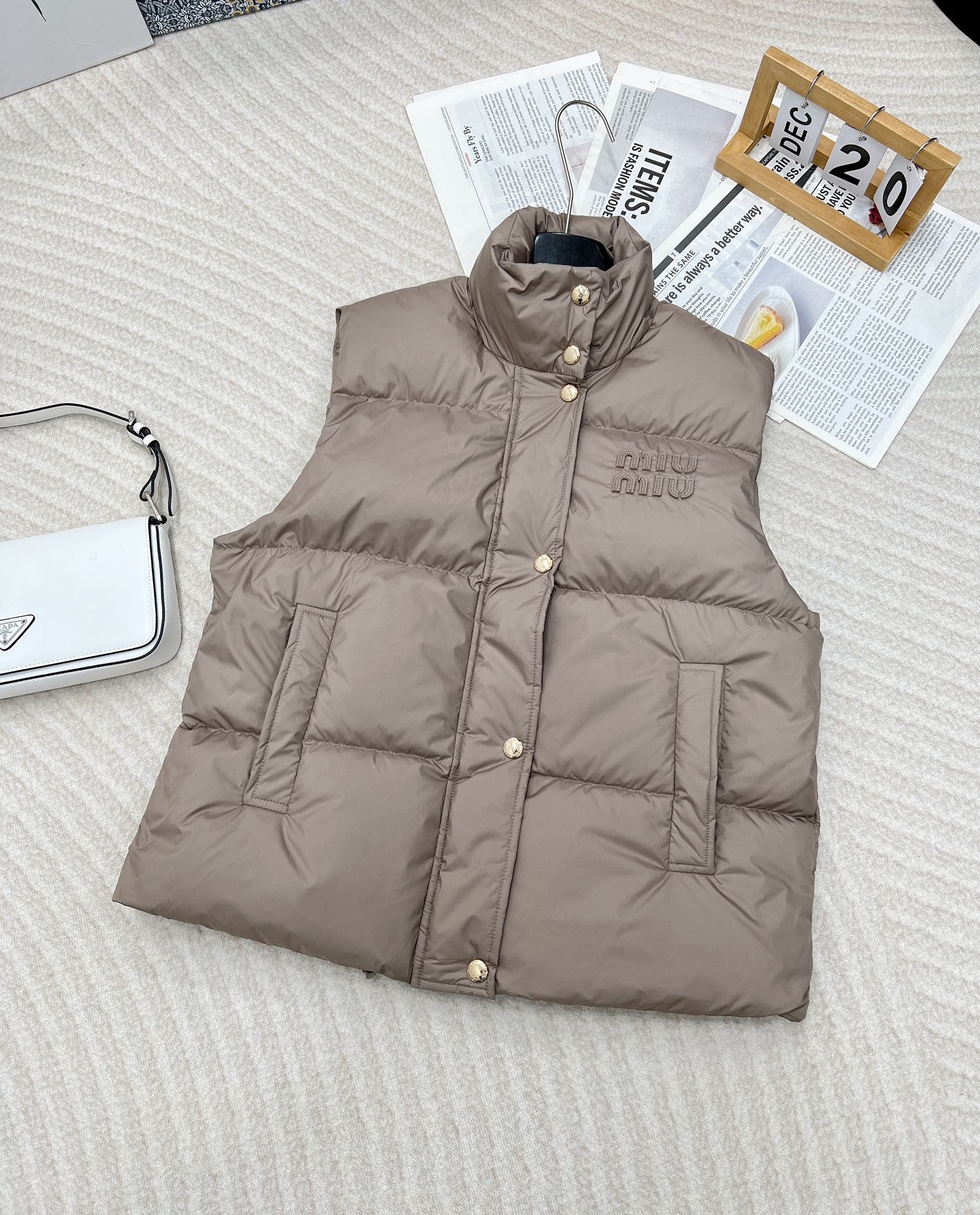 미*미* 아플리케 하이넥 패딩 베스트
