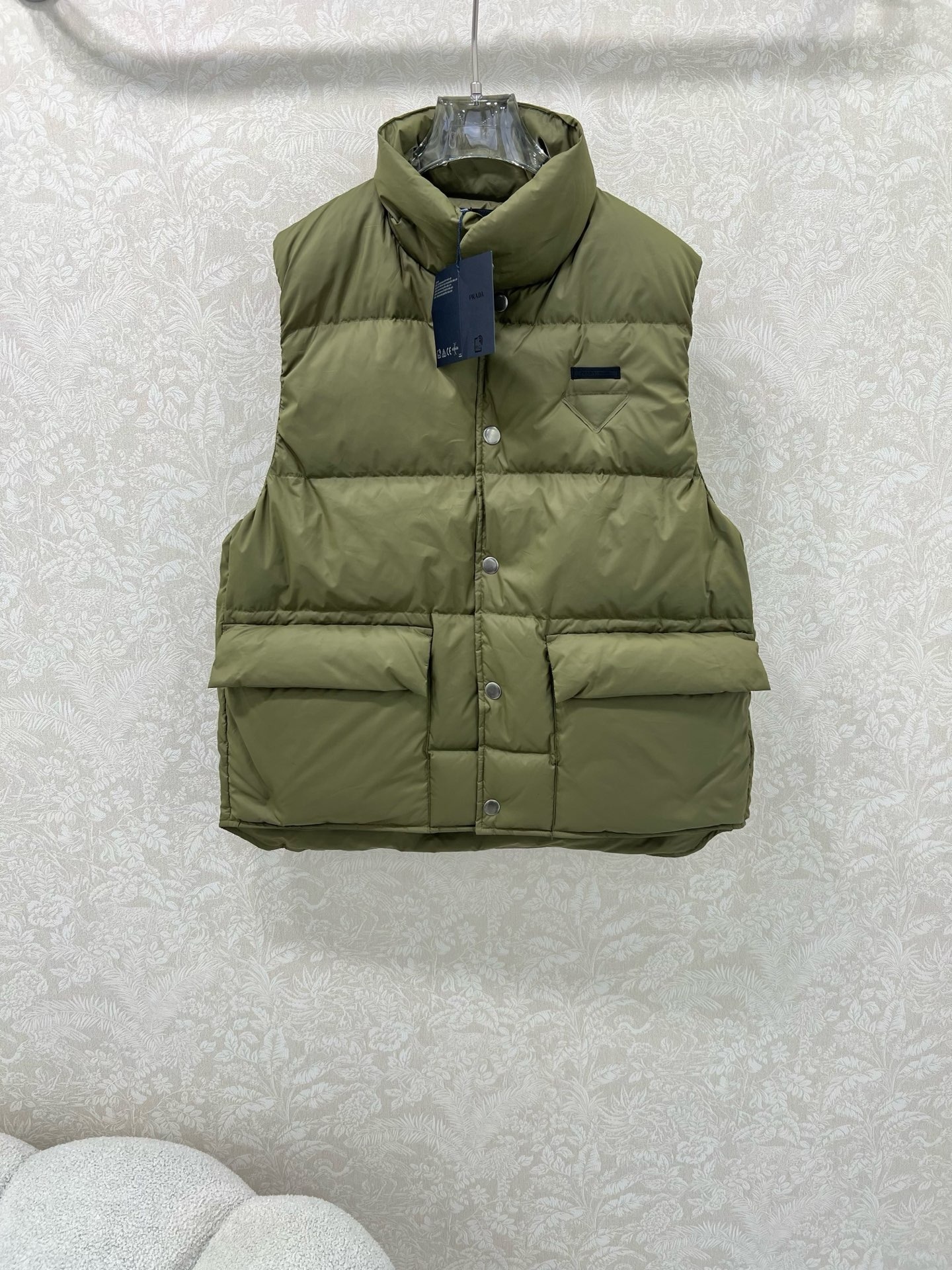 프*다 신상 롤업 패딩 조끼