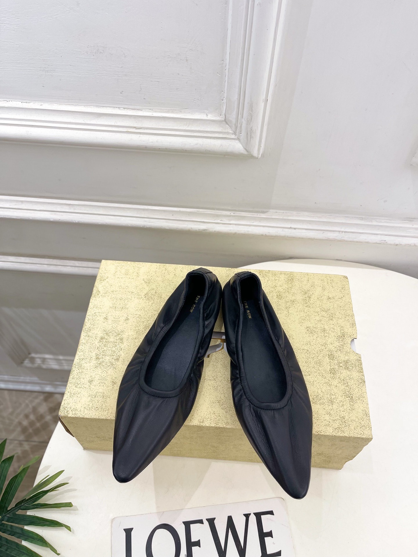 더로우 26 봄여름 신상 스틸레토 플랫