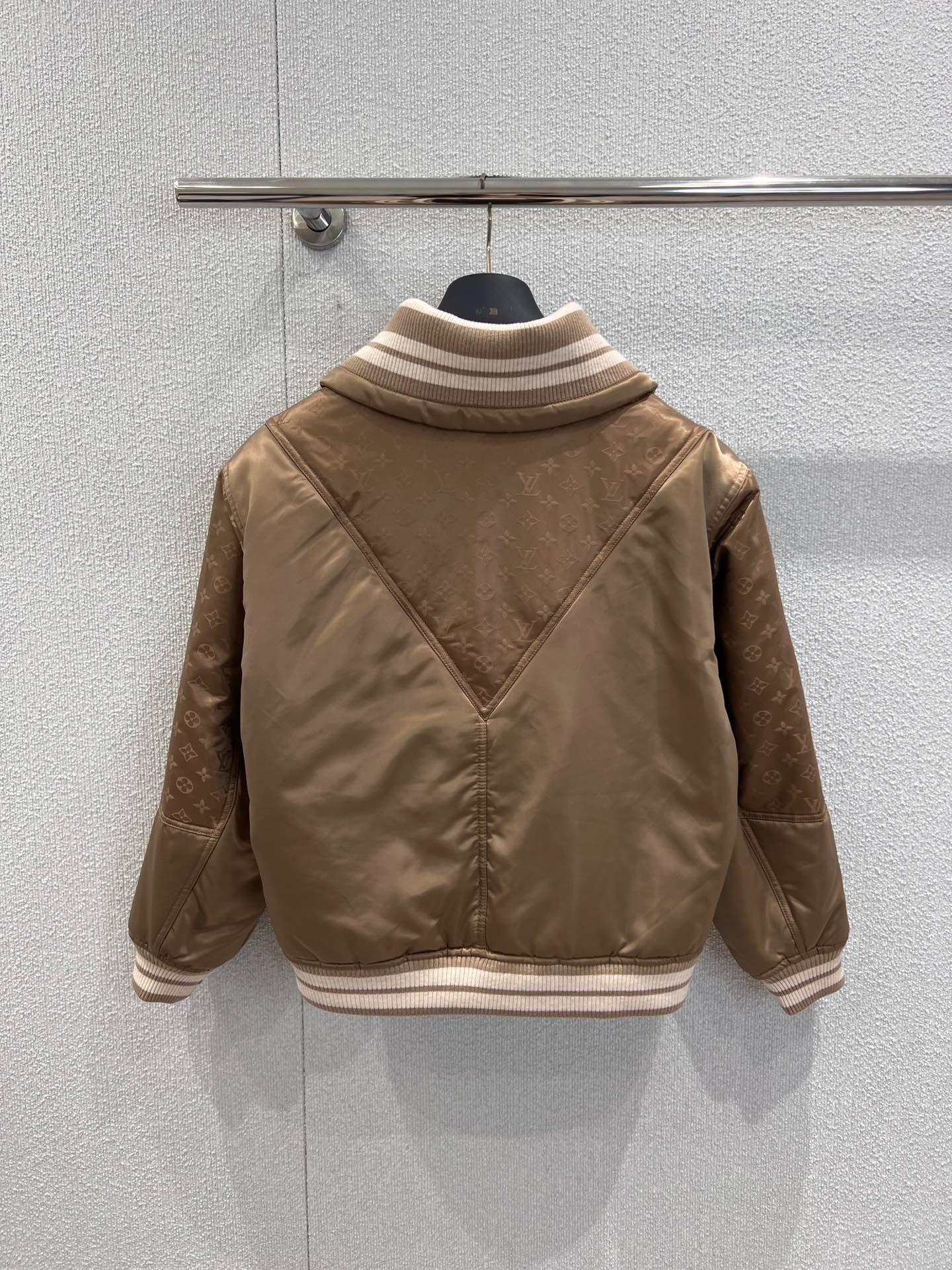 루*비통 25FW 신상 패티드 보머 재킷