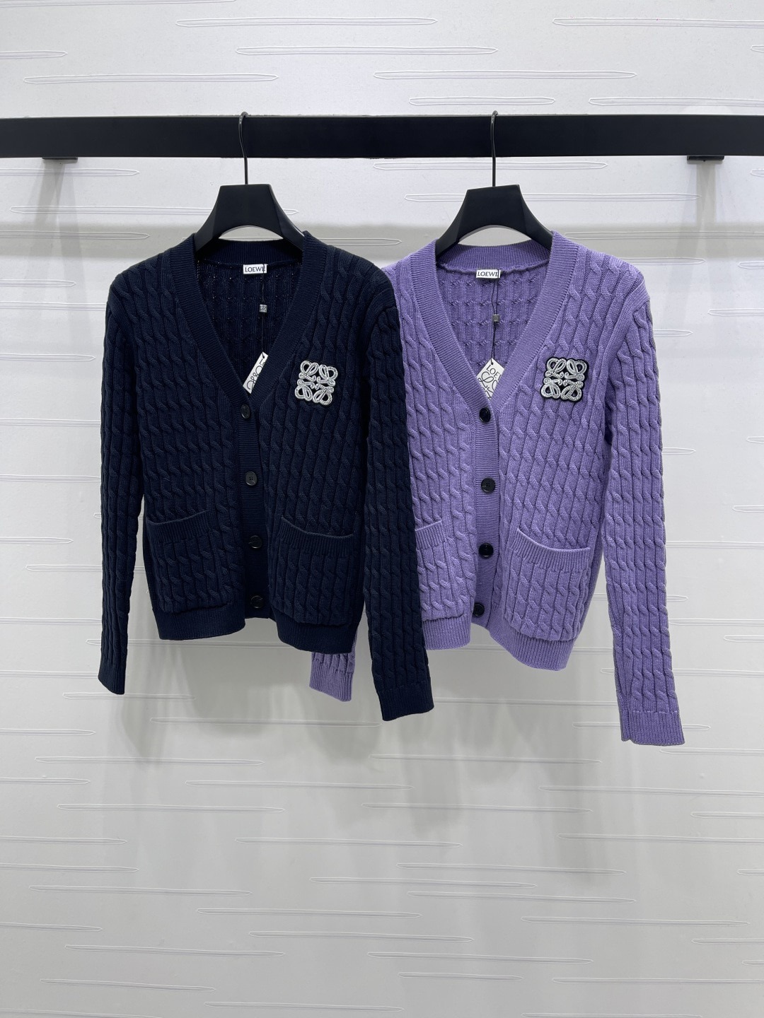 로*베 25 신상 꽈배기 브이넥 니트 카디건