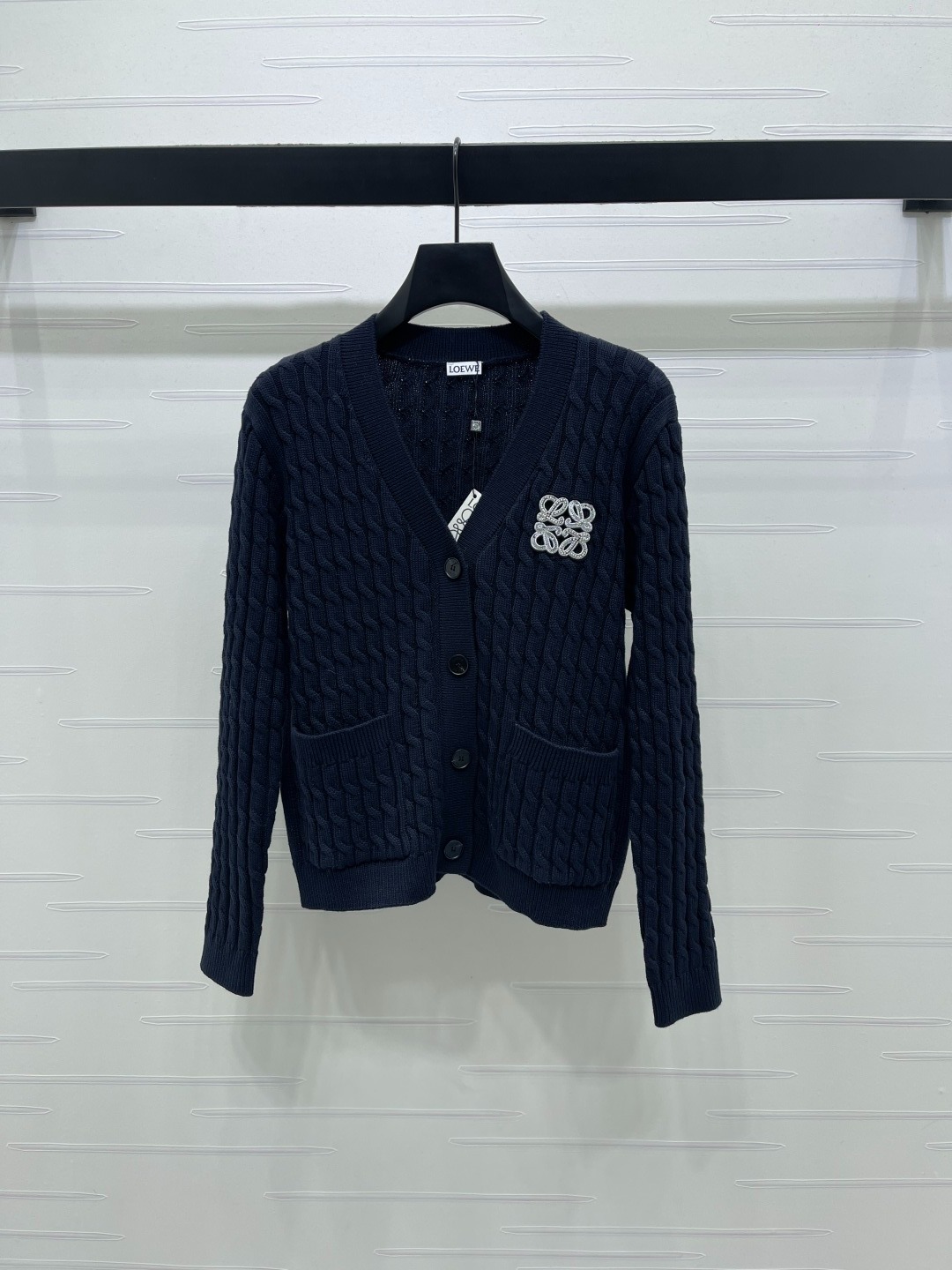 로*베 25 신상 꽈배기 브이넥 니트 카디건