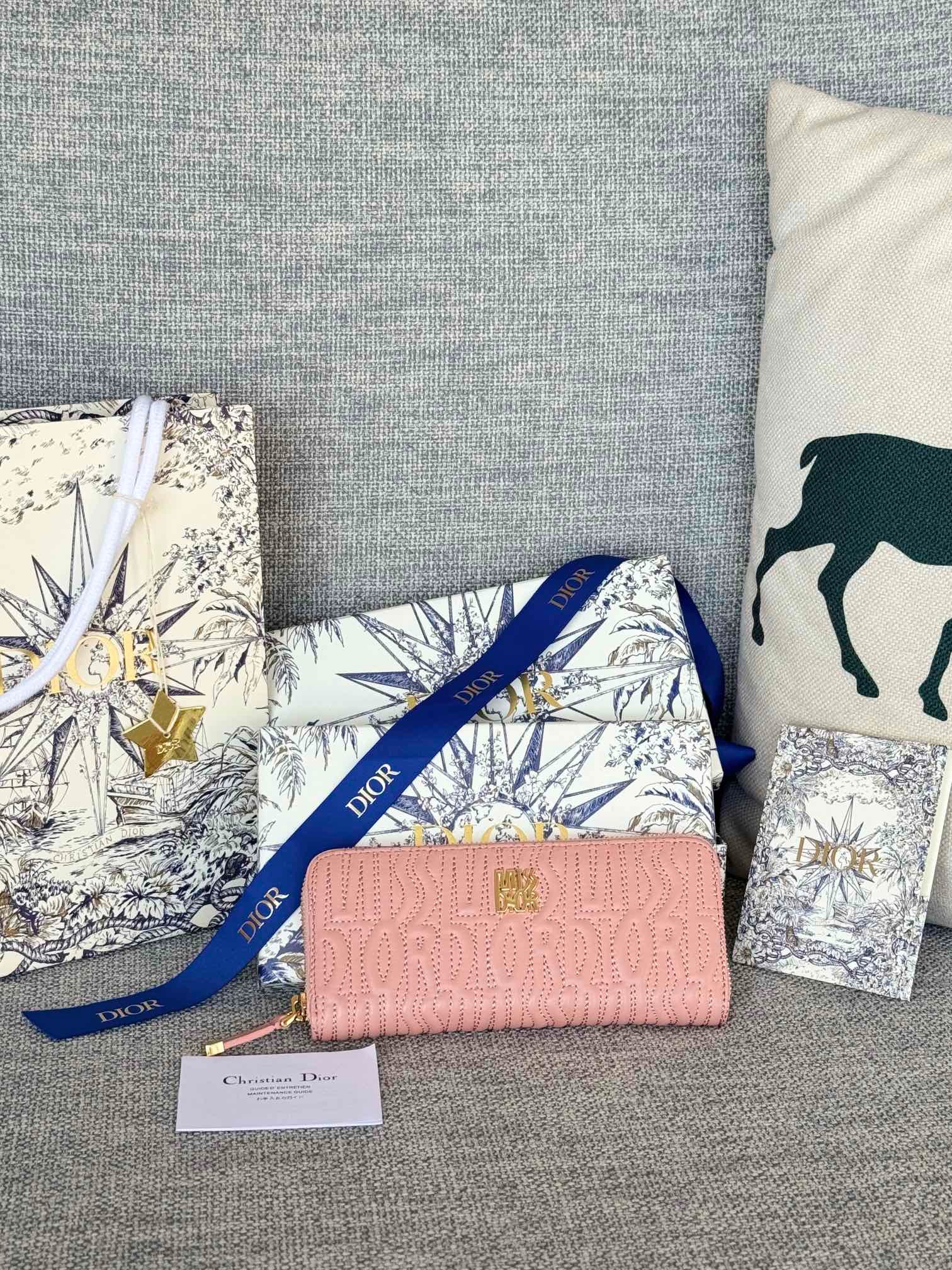 디* Miss D1OR Freesia 장지갑