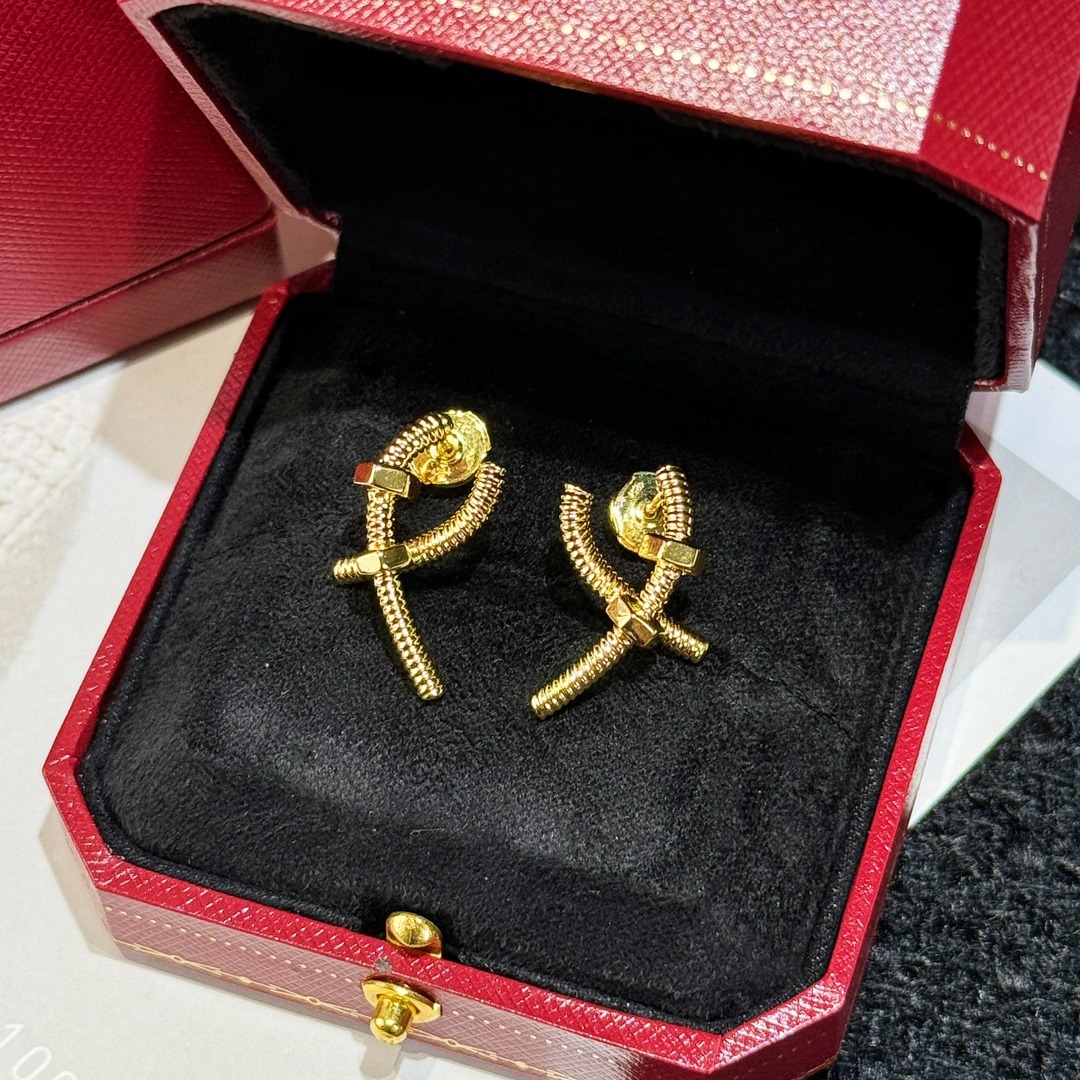 까*띠에 크로스 너트 귀걸이