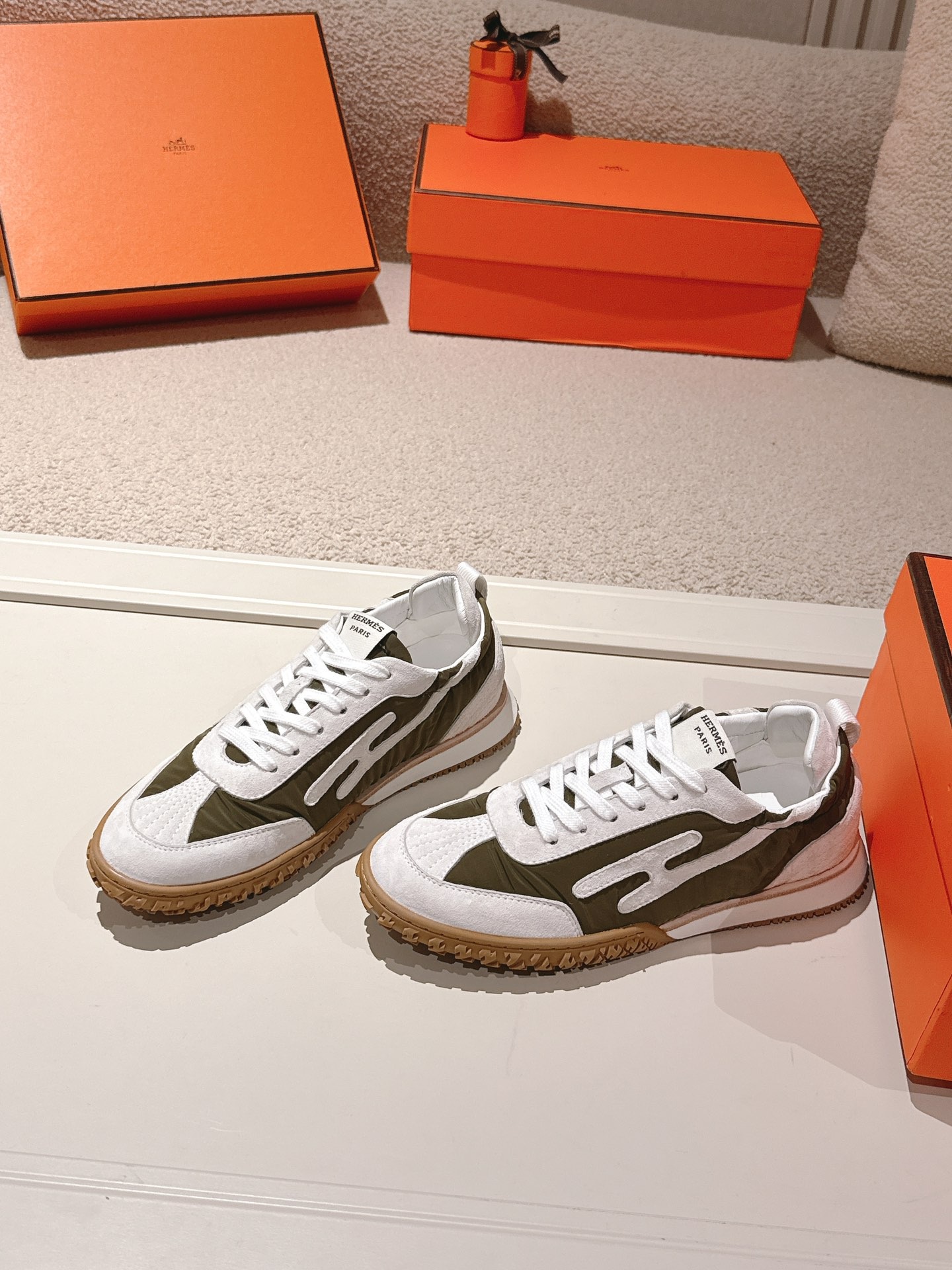 에*메스 스웨이드 스니커즈