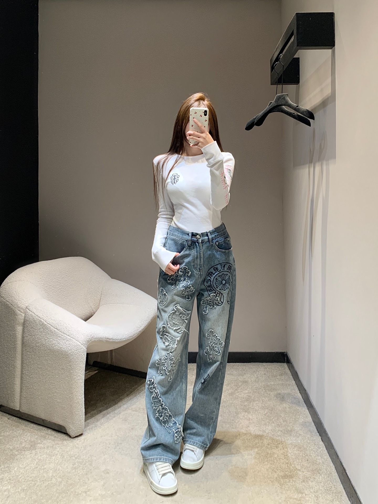 크*하츠 26 봄 신상 아플리케 일자 데님 팬츠