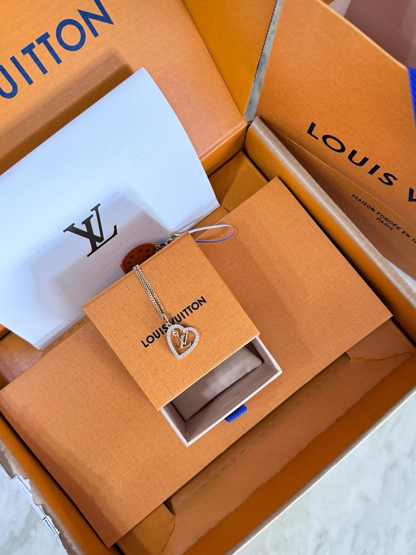루*비통 신상 하트 목걸이