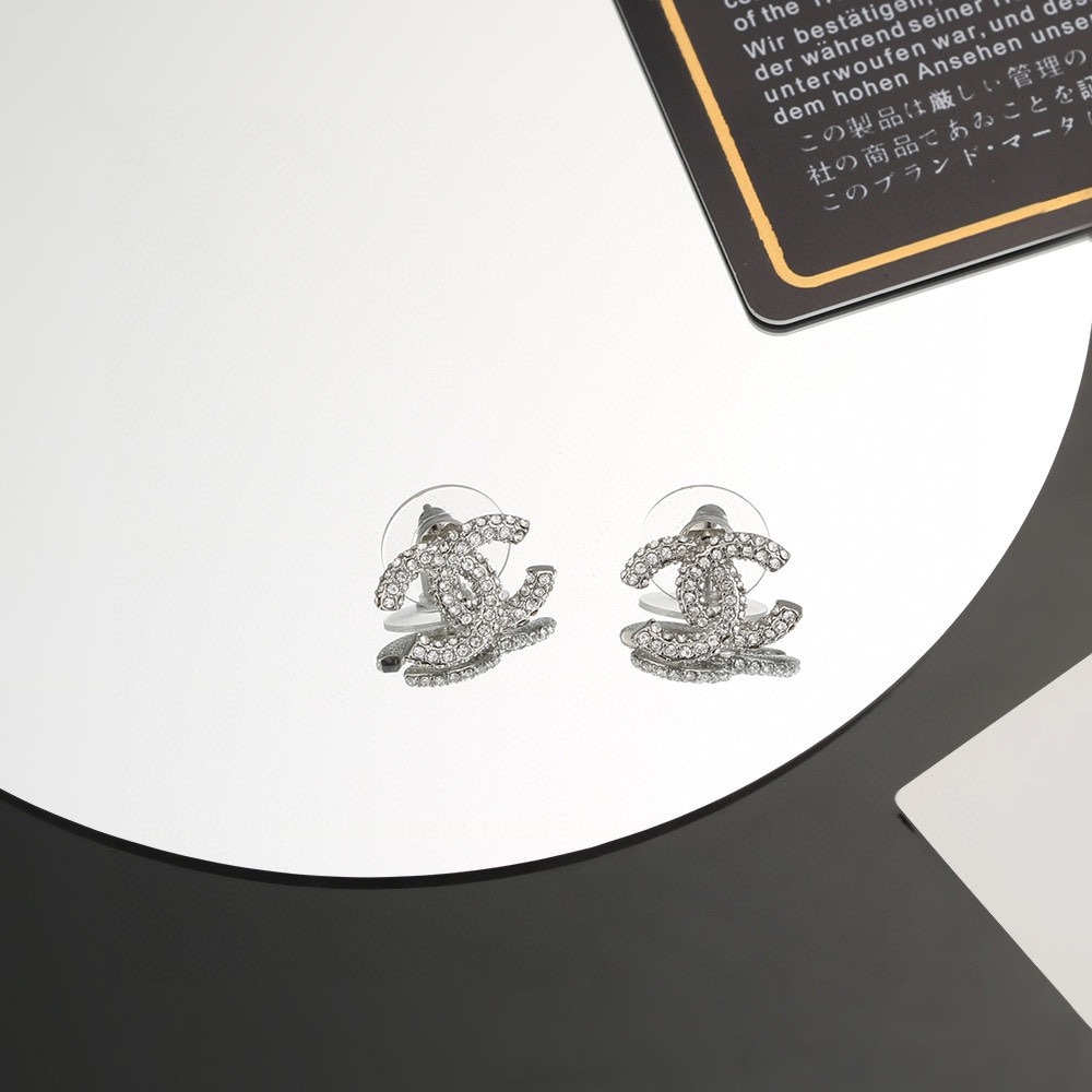 샤* CC 로고 크리스탈 귀걸이 이어링 - 매장베스트셀러
