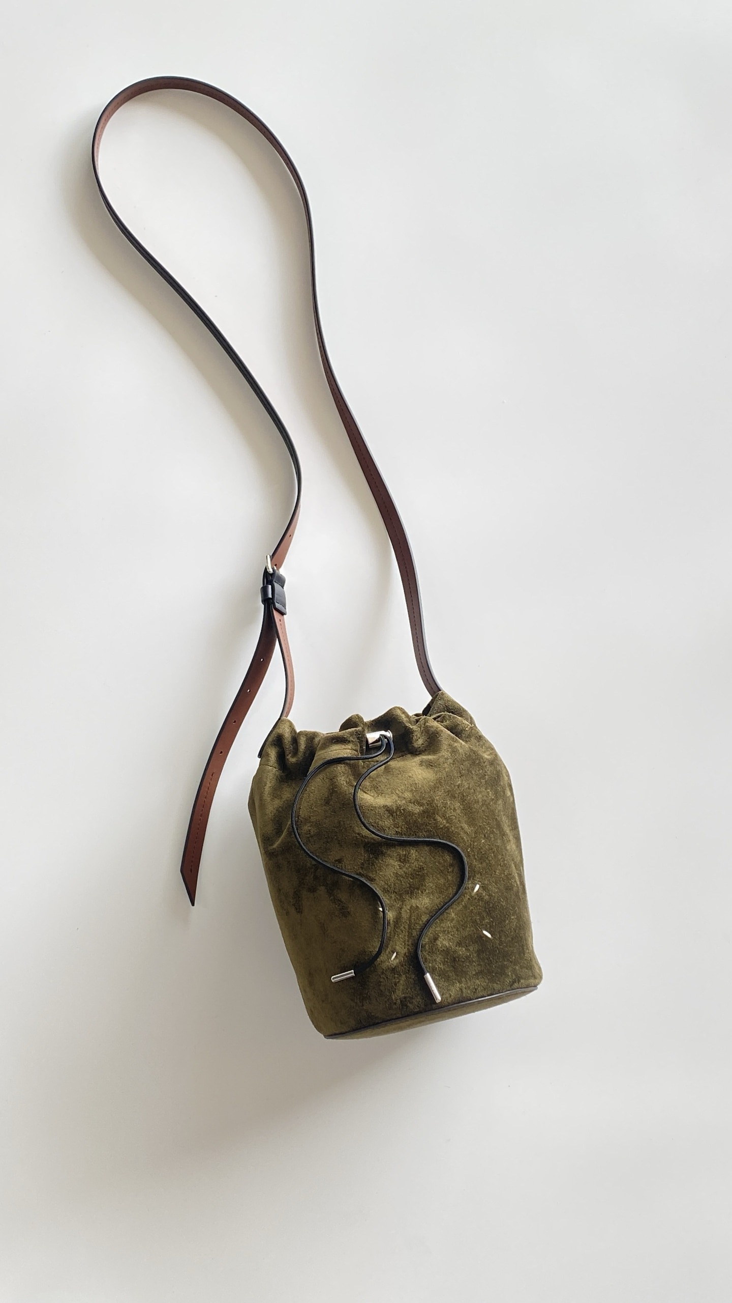 메종마르지엘라 신상 드로스트링 버킷백