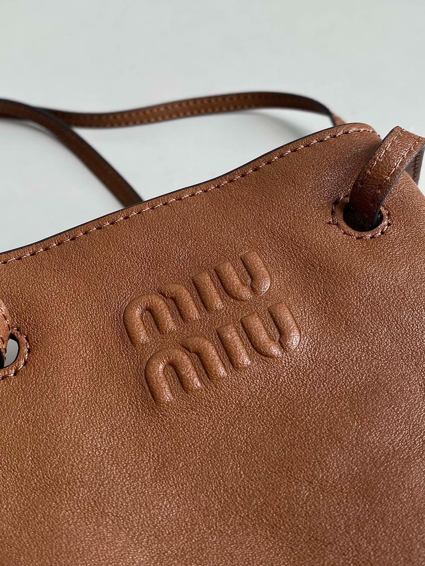 미우미우 나파 가죽 미니백