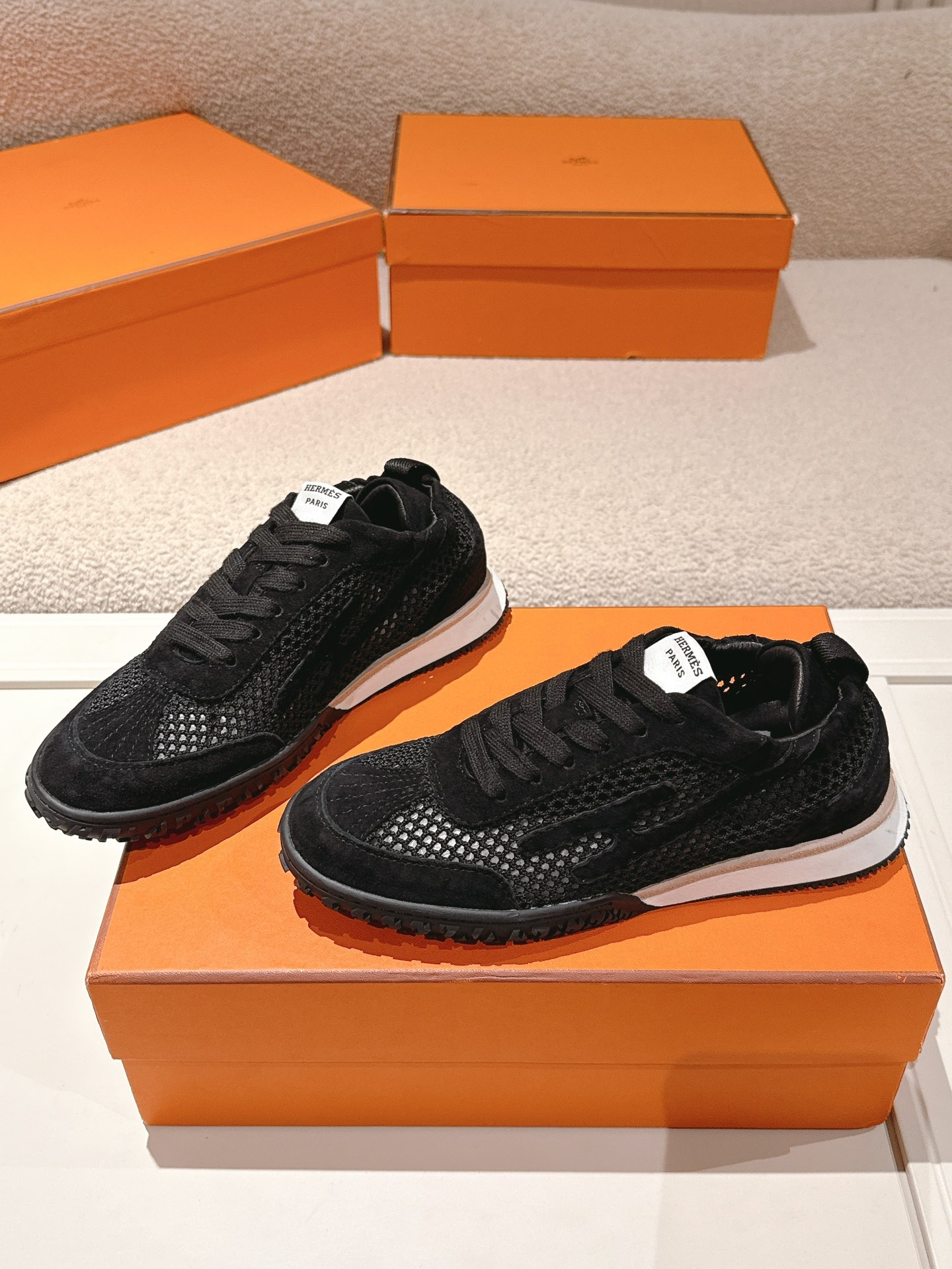 에*메스 스웨이드 스니커즈