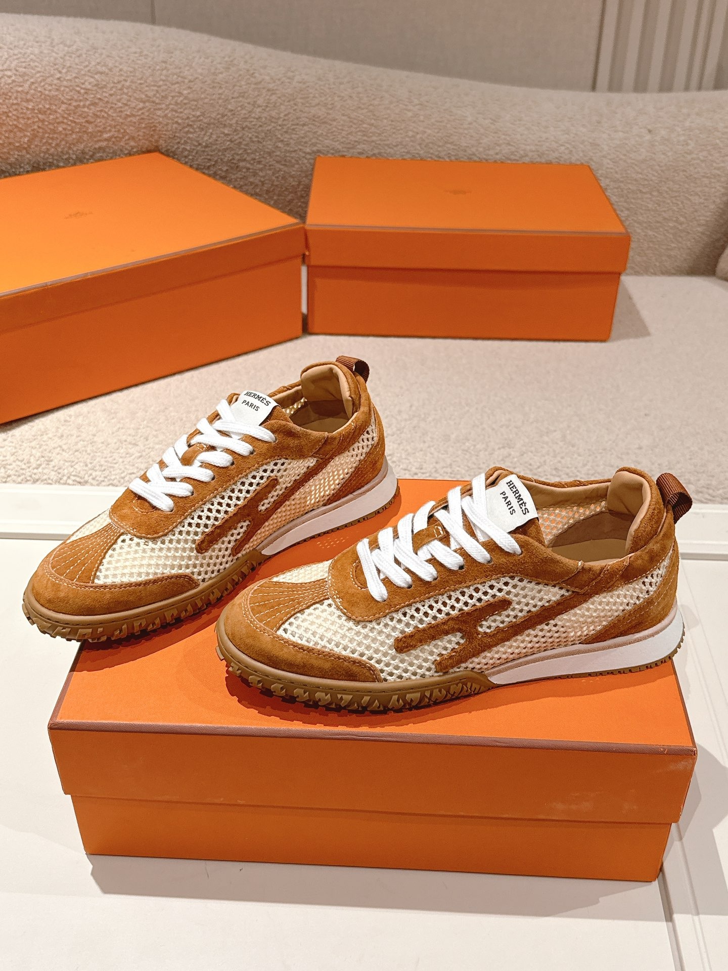 에*메스 스웨이드 스니커즈