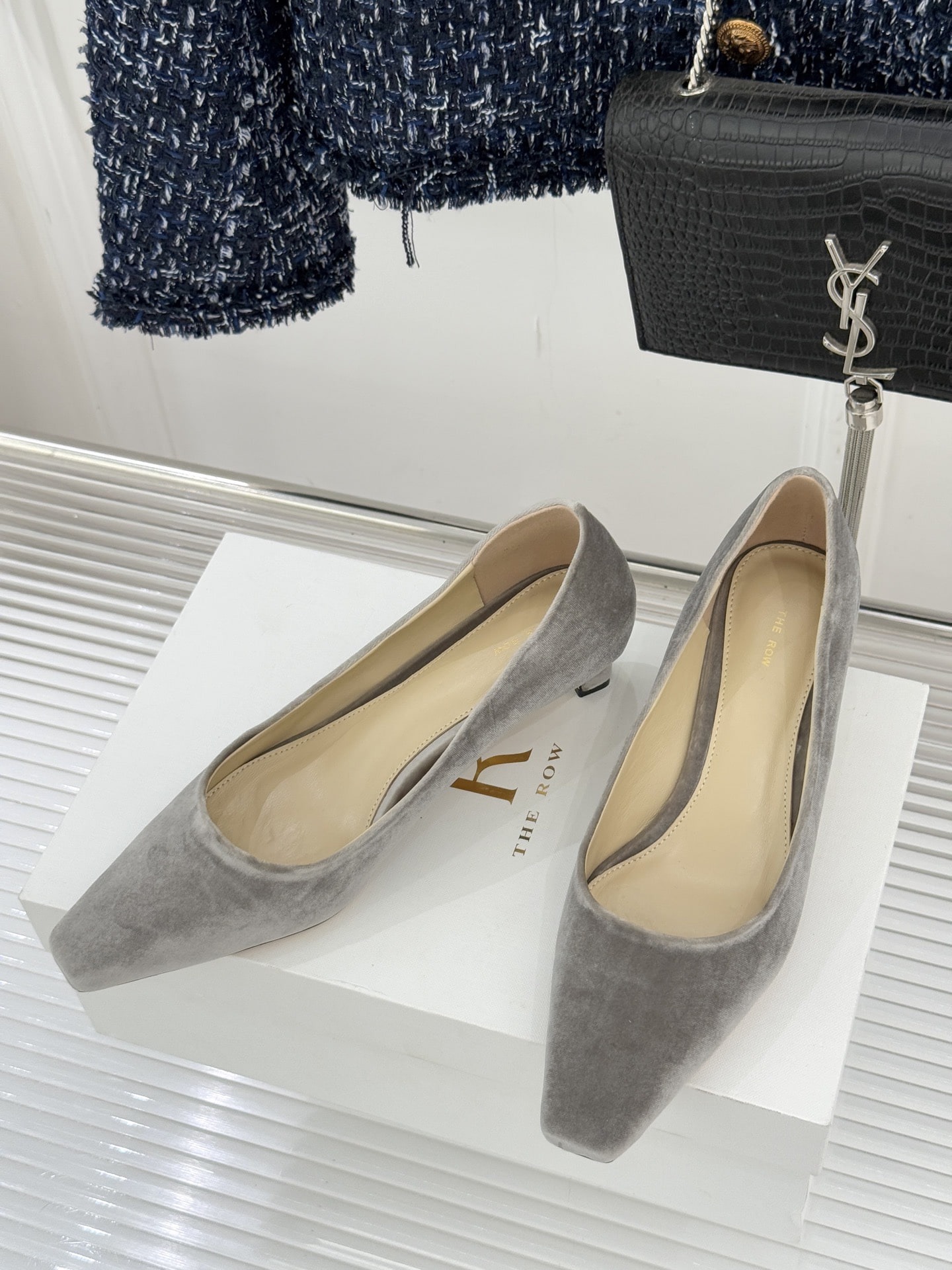 더*우 25WF 신상 빈티지 스퀘어힐