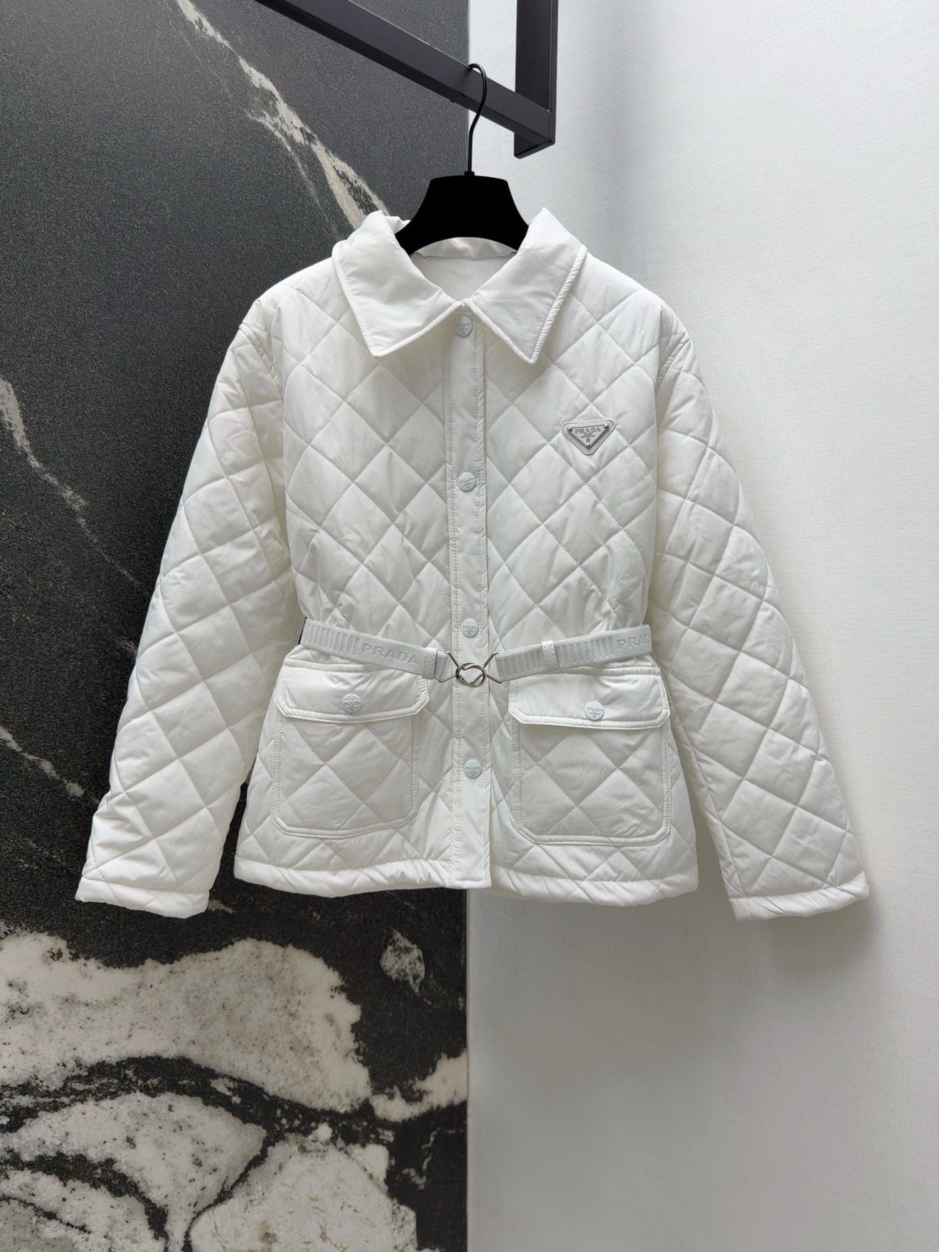 프*다 25 신상 다이아몬드 퀼팅 점퍼