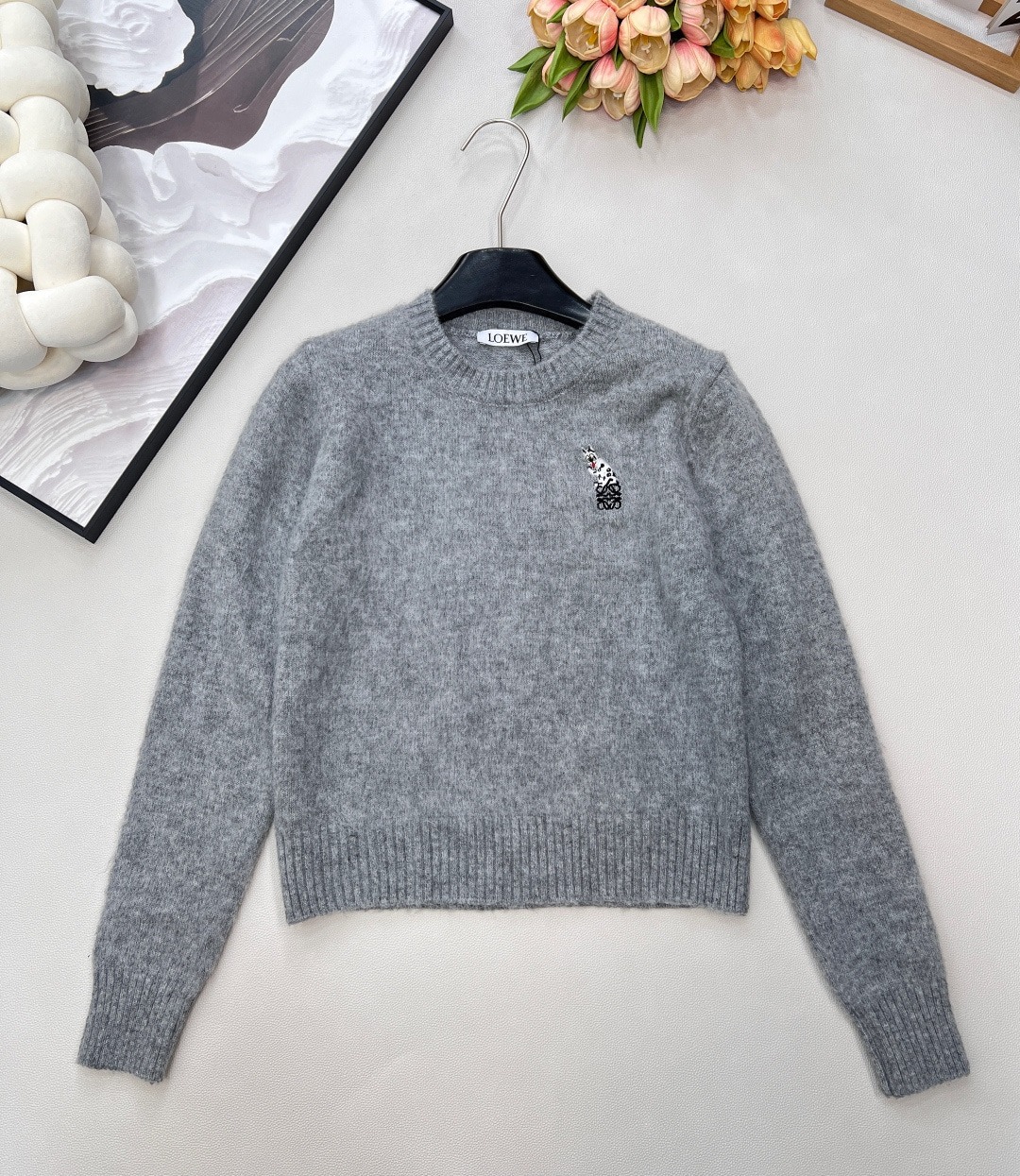 로*베 신상 자수 니트