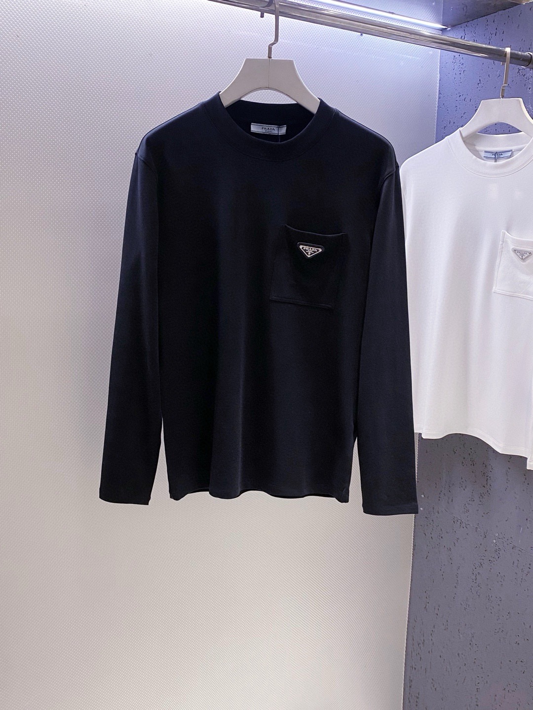 프라다 안감 기모 티셔츠