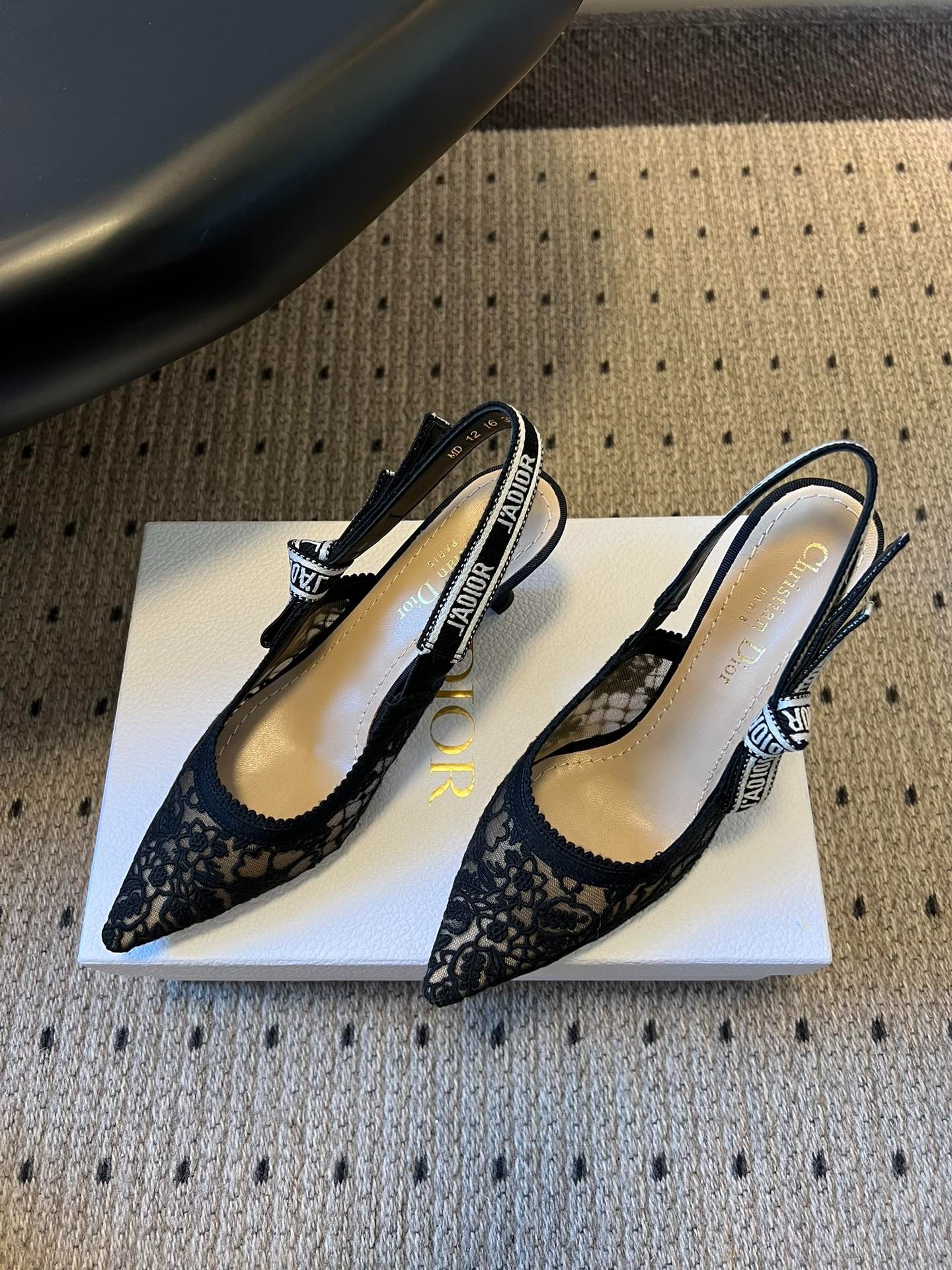 디* 26ss 스틸레토 리본 힐