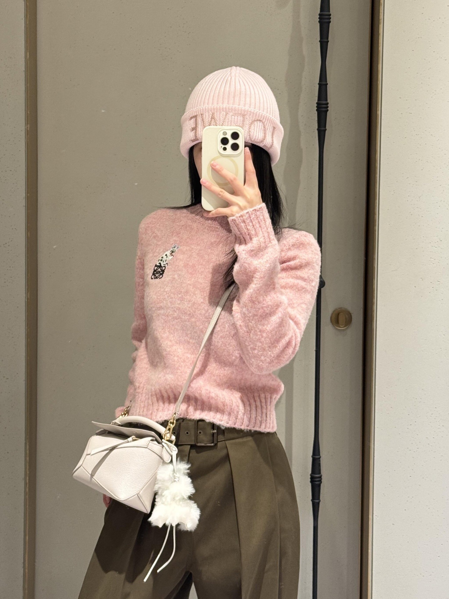 로*베 x 루*스웨인 퓨처리스트 캣 자수 스웨터