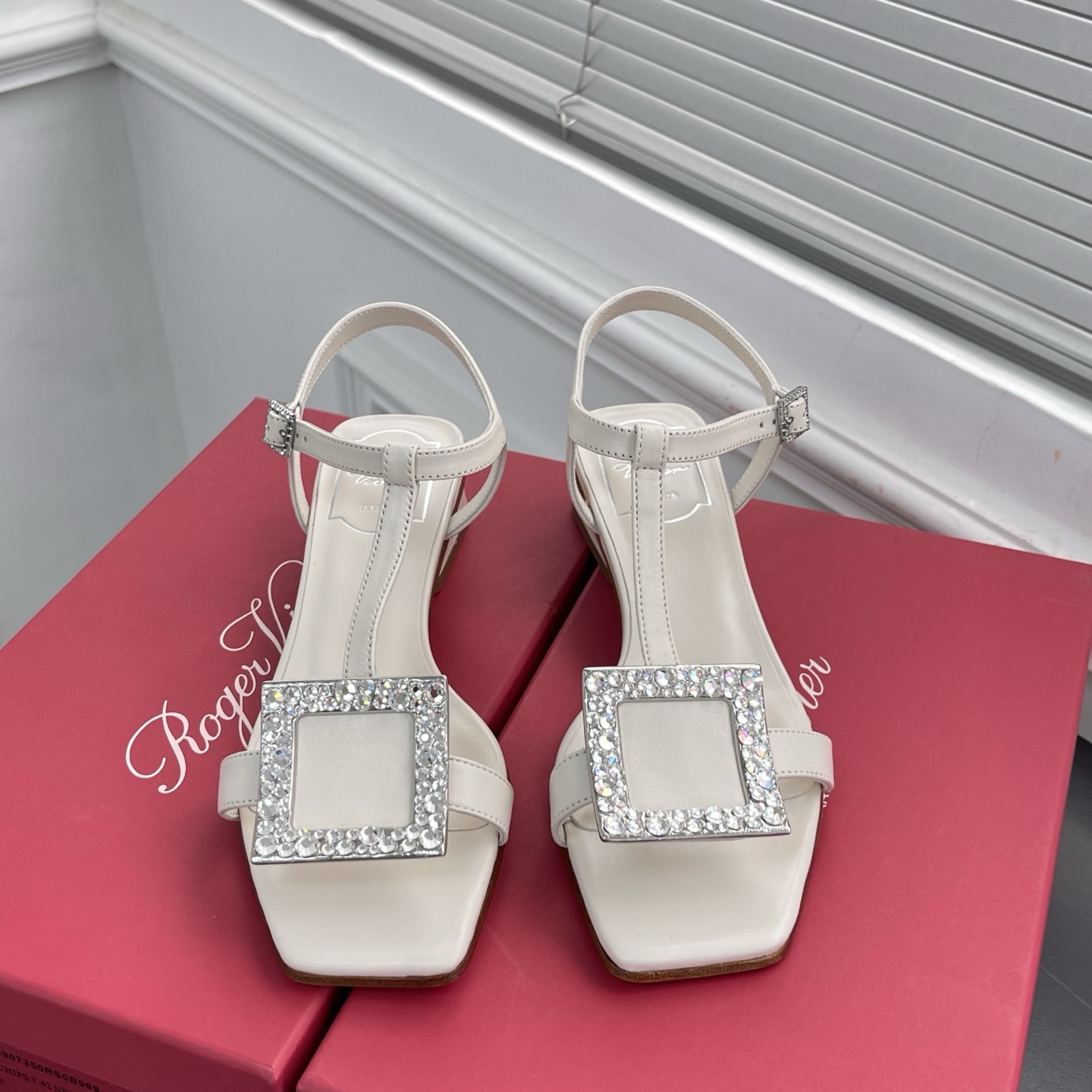 로저비비에 버클 힐 샌들