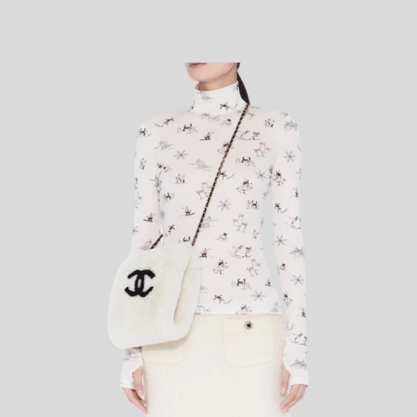 샤넬 스키 프린트 하이넥 티셔츠